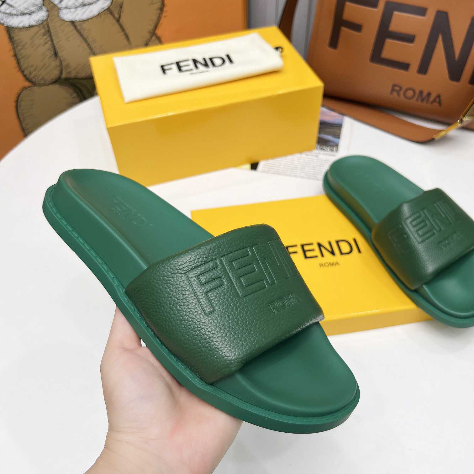 Fendi Roma Slides Green Leather Fussbett - FashionPlug