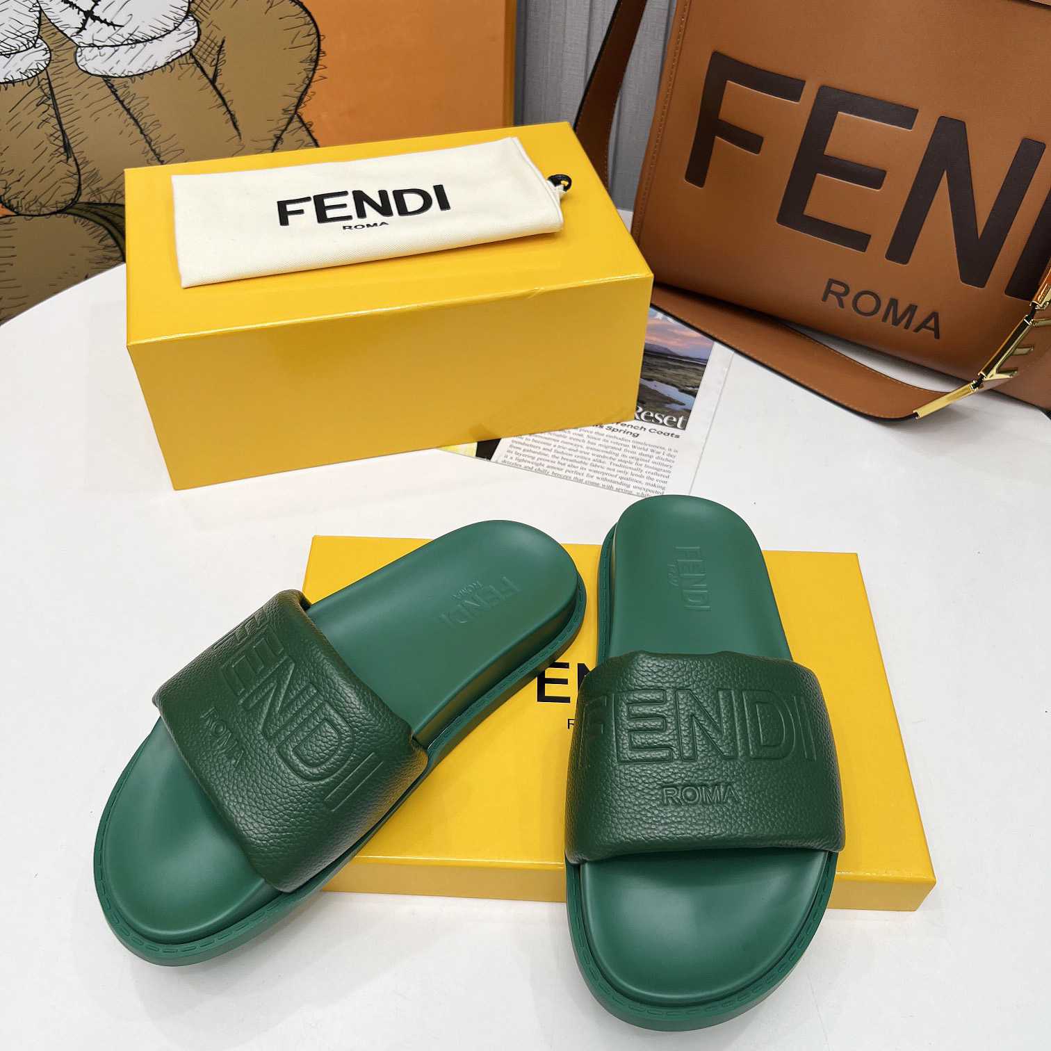 Fendi Roma Slides Green Leather Fussbett - FashionPlug