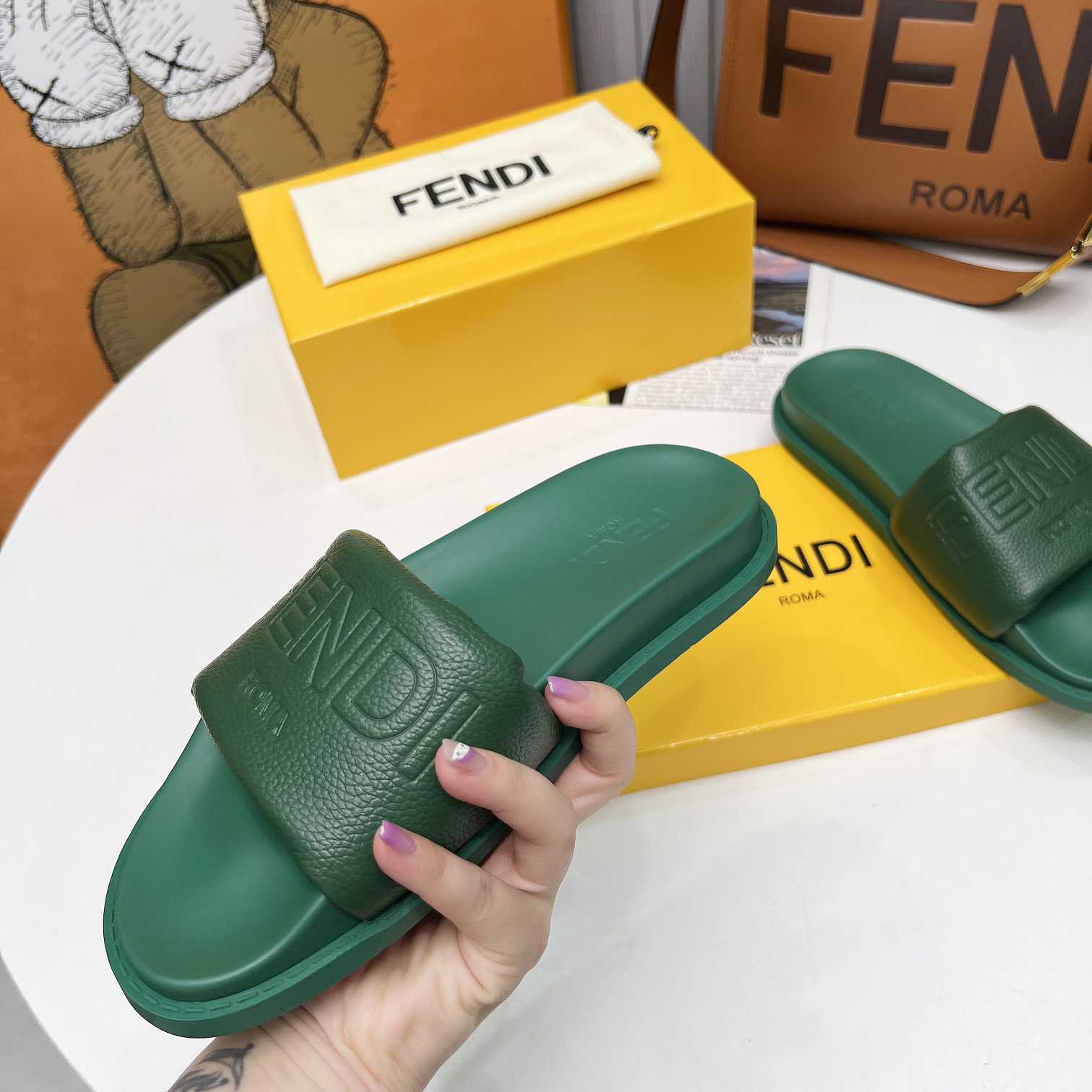 Fendi Roma Slides Green Leather Fussbett - FashionPlug