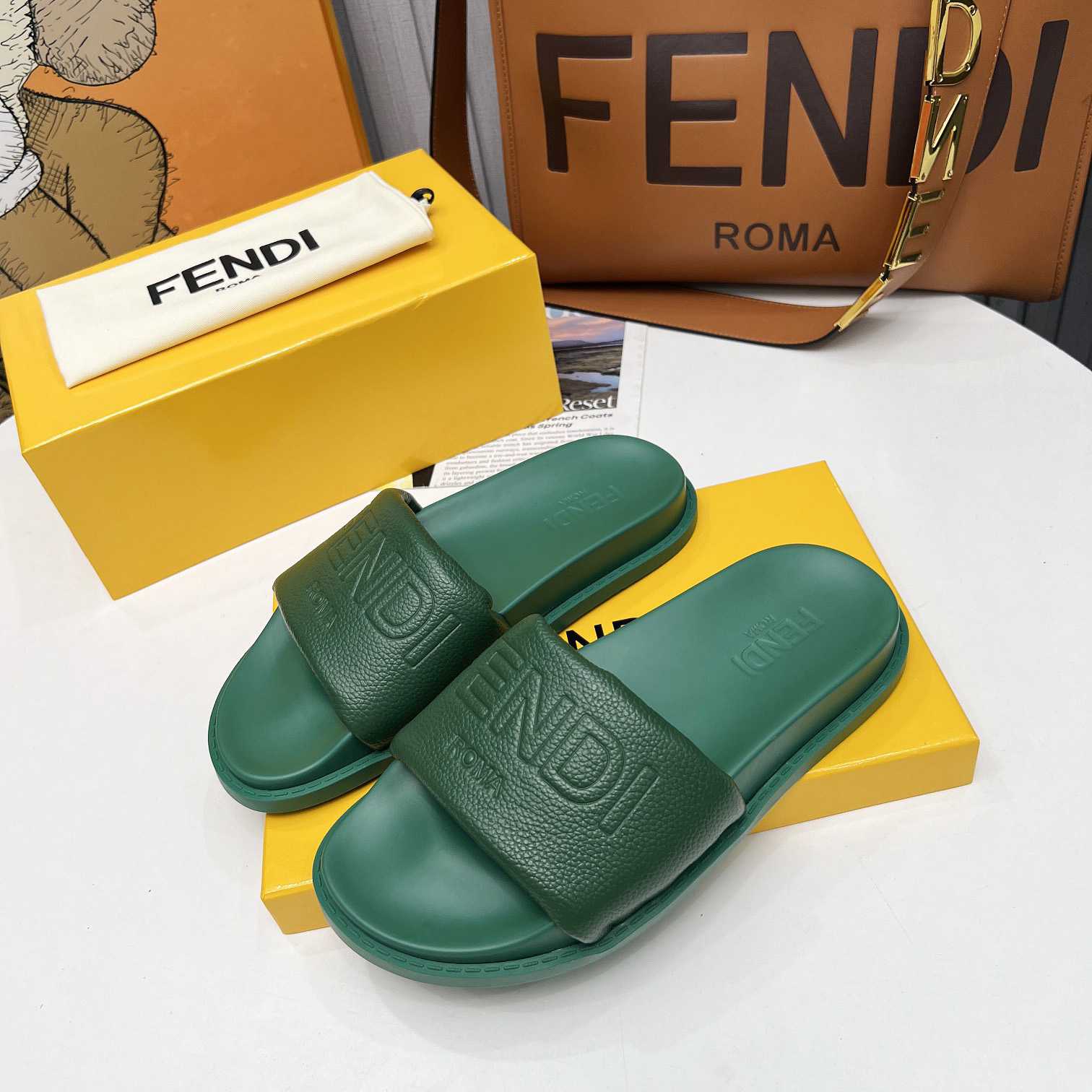 Fendi Roma Slides Green Leather Fussbett - FashionPlug