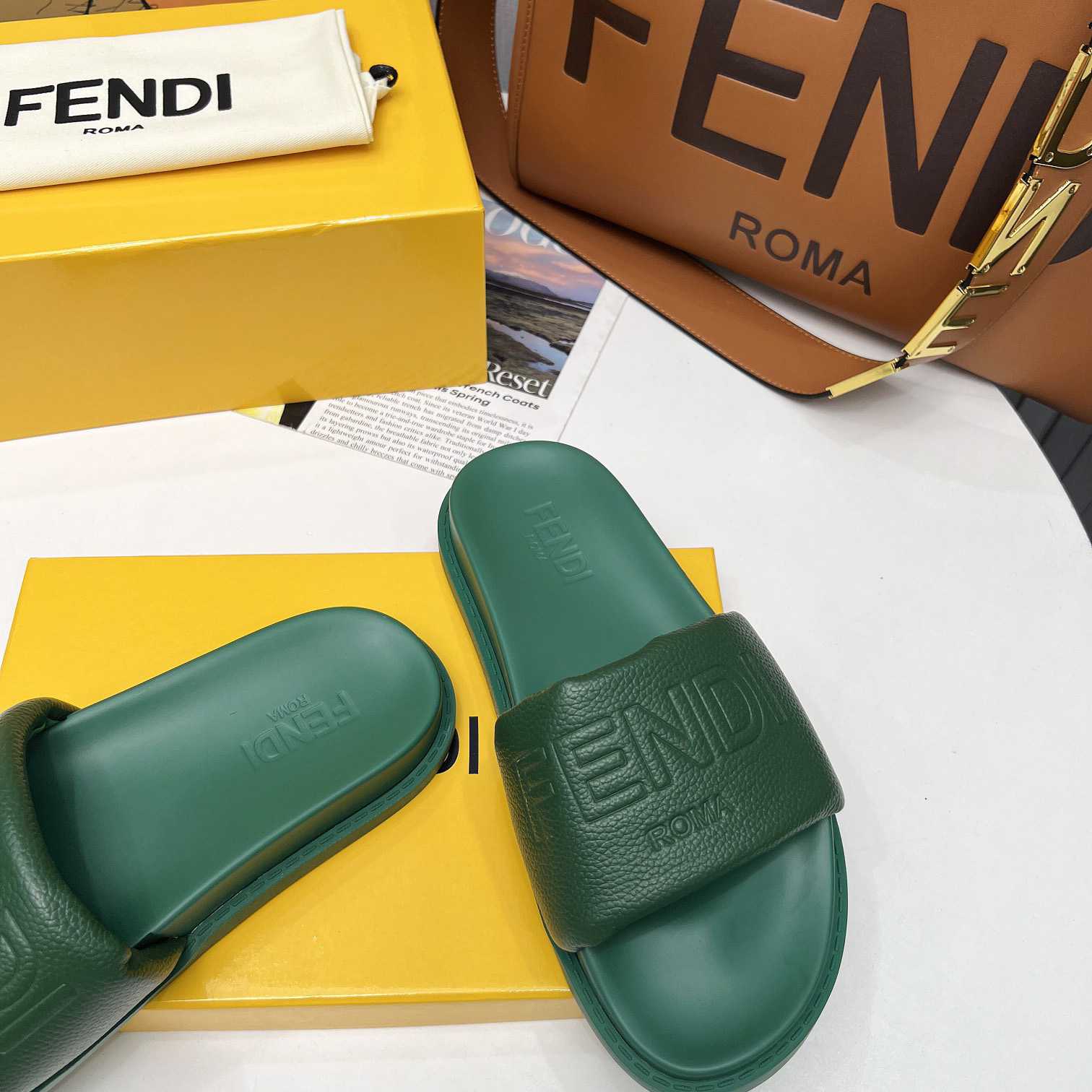 Fendi Roma Slides Green Leather Fussbett - FashionPlug
