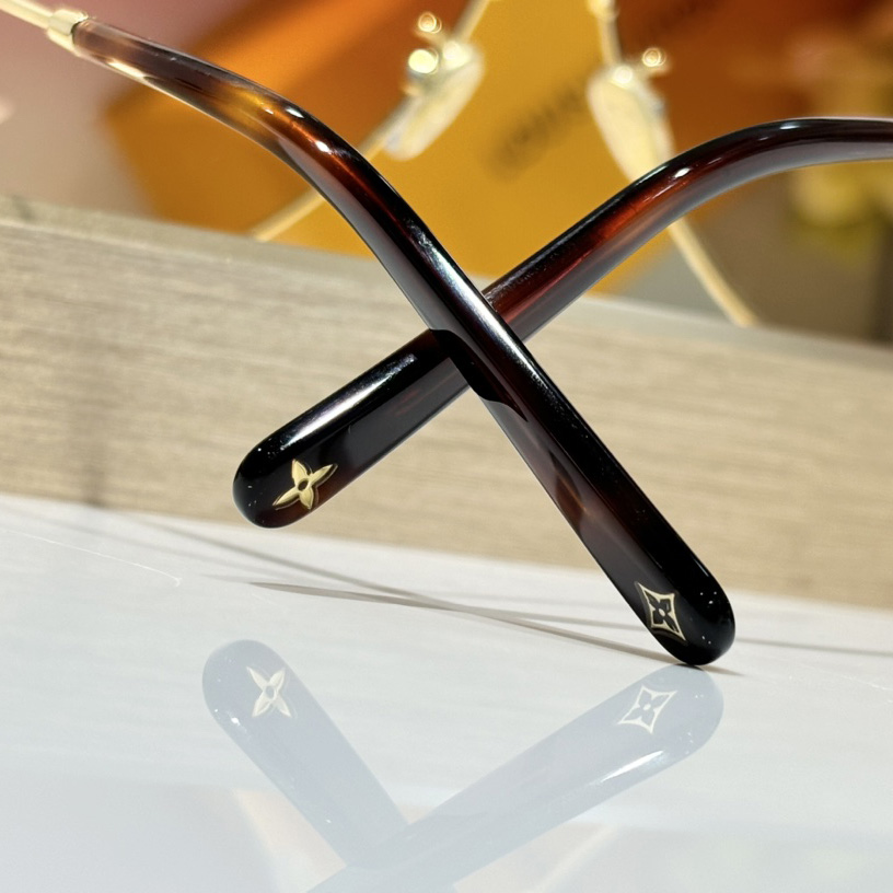 Louis Vuitton The LV Pilot Sunglasses   Z1621U - FashionPlug