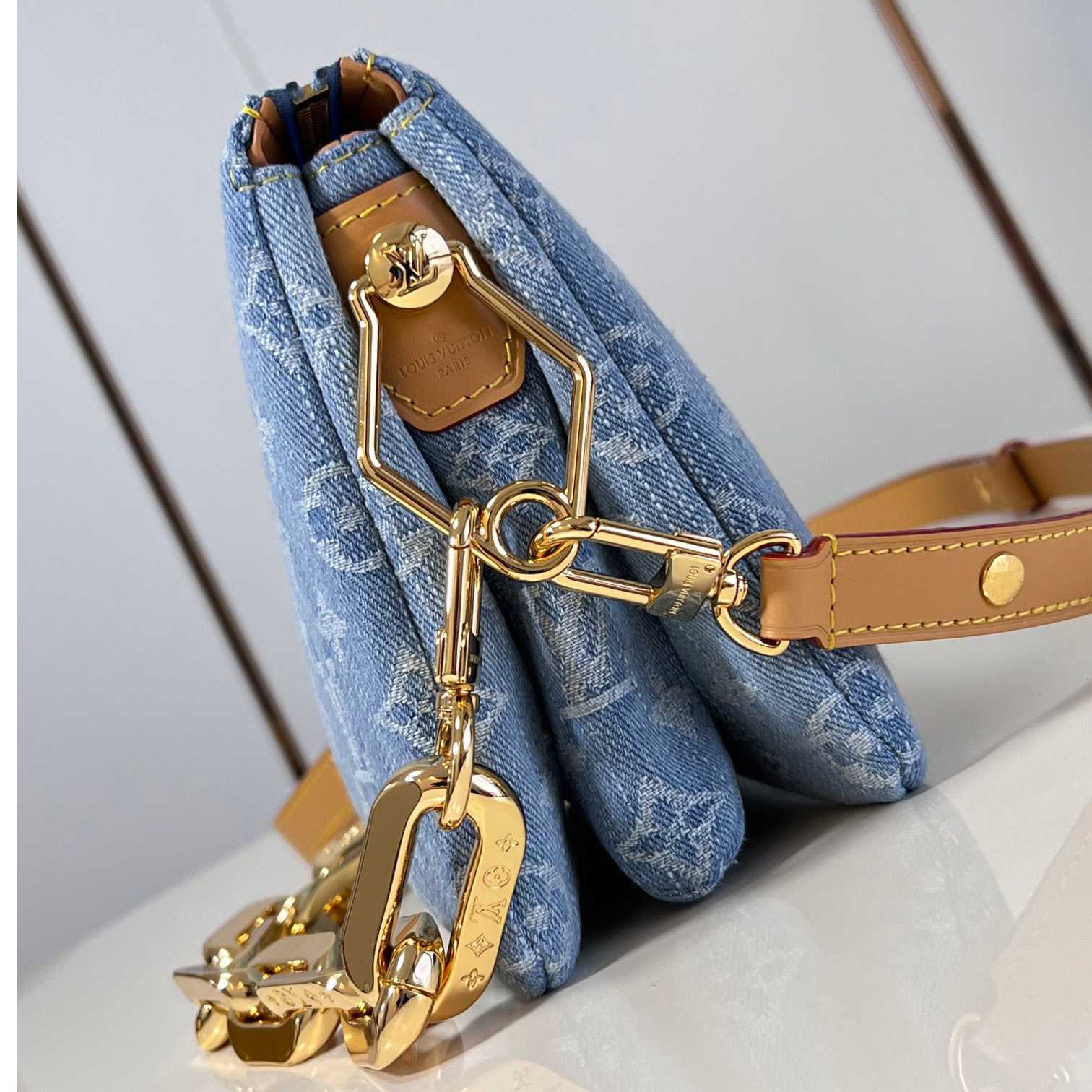 Louis Vuitton Coussin BB   M11401 - FashionPlug