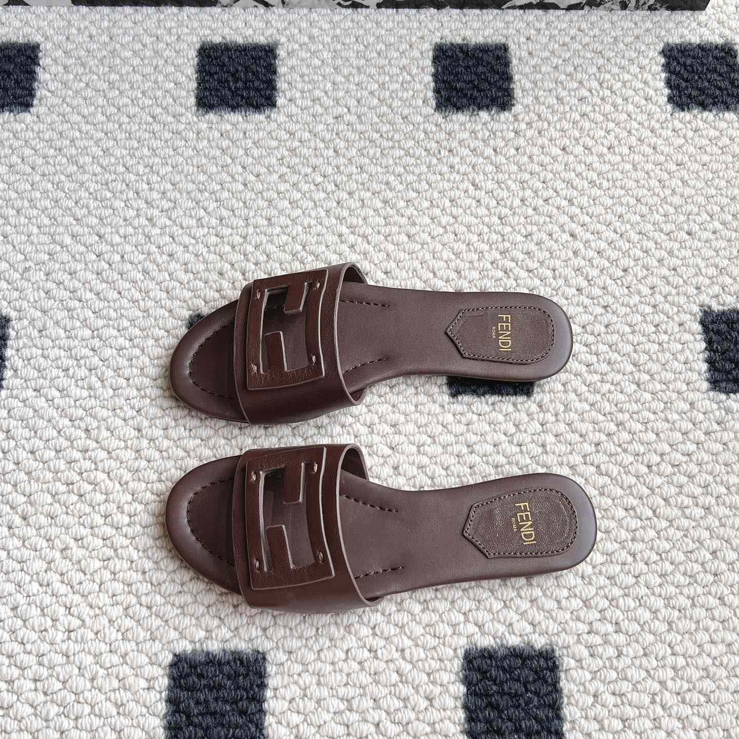 Fendi Baguette Brown Leather Slides - FashionPlug