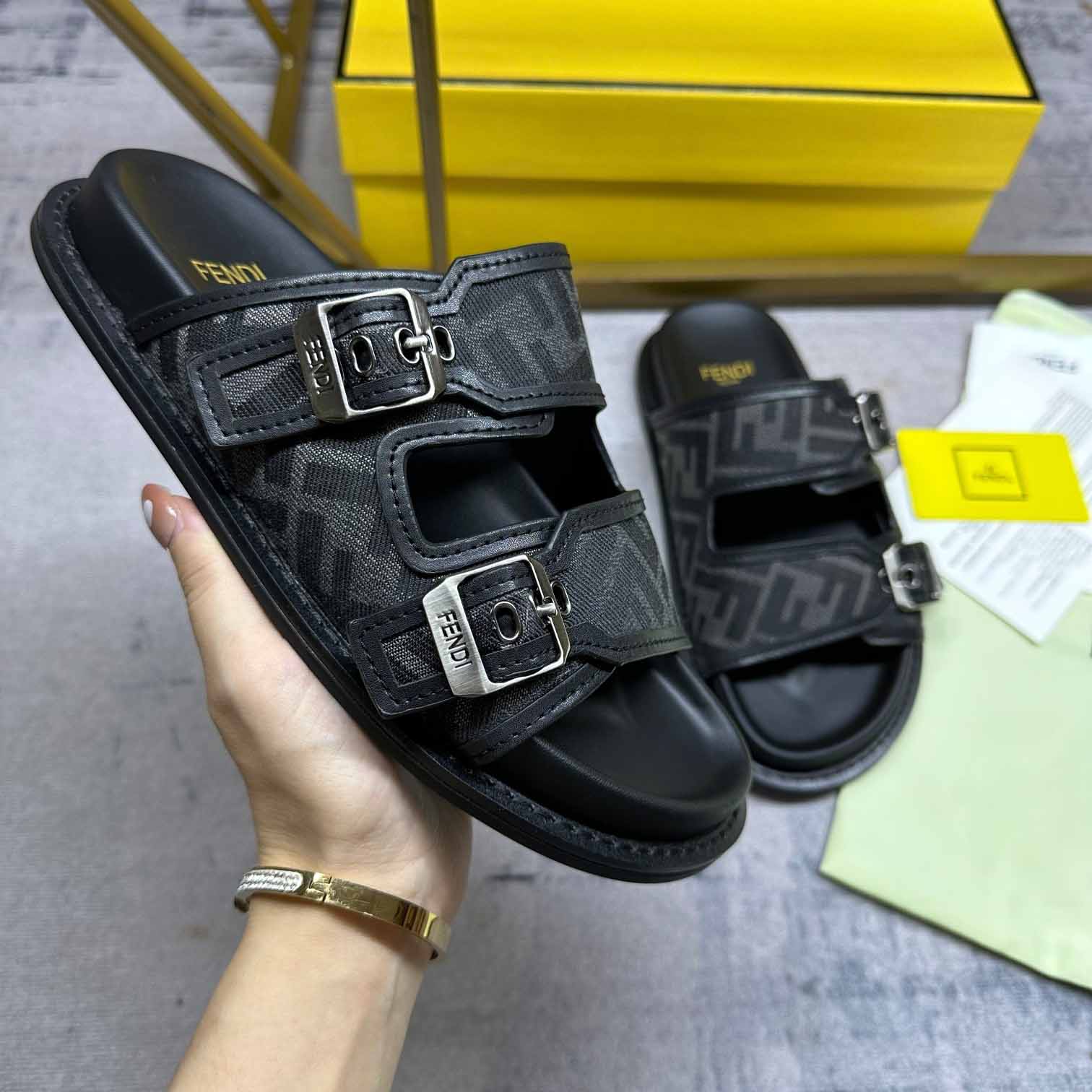 Fendi Feel Slides - FashionPlug