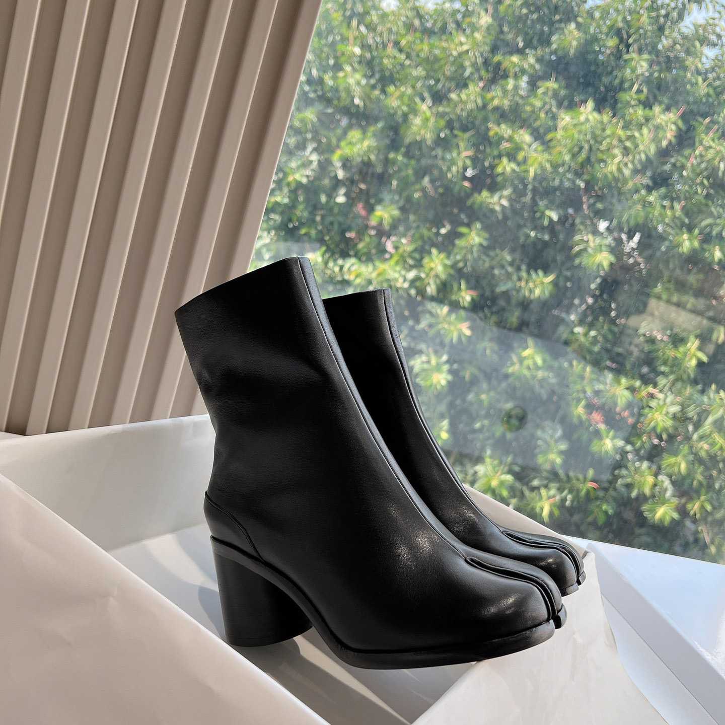 Maison Margiela Tabi Ankle Boots - FashionPlug