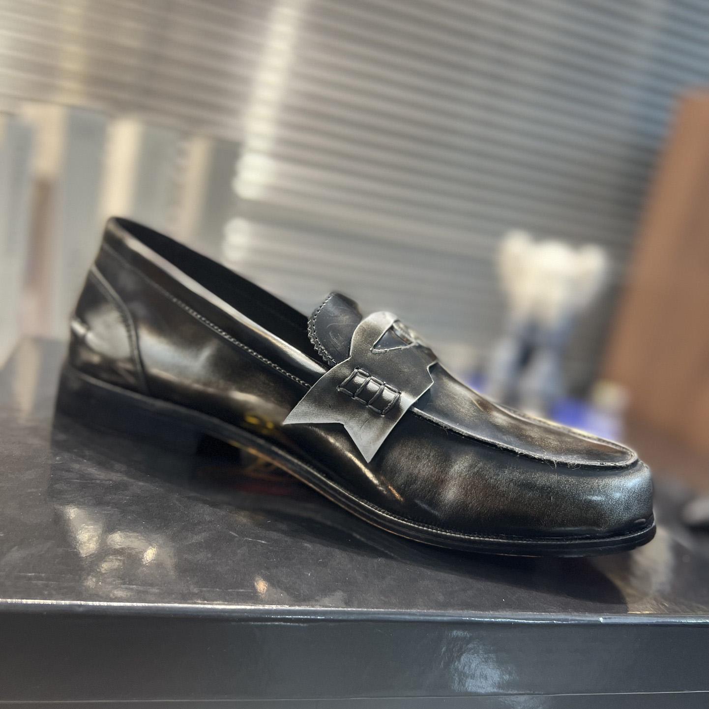 Christian Louboutin Loafers - Patent calf leather - Black  - FashionPlug