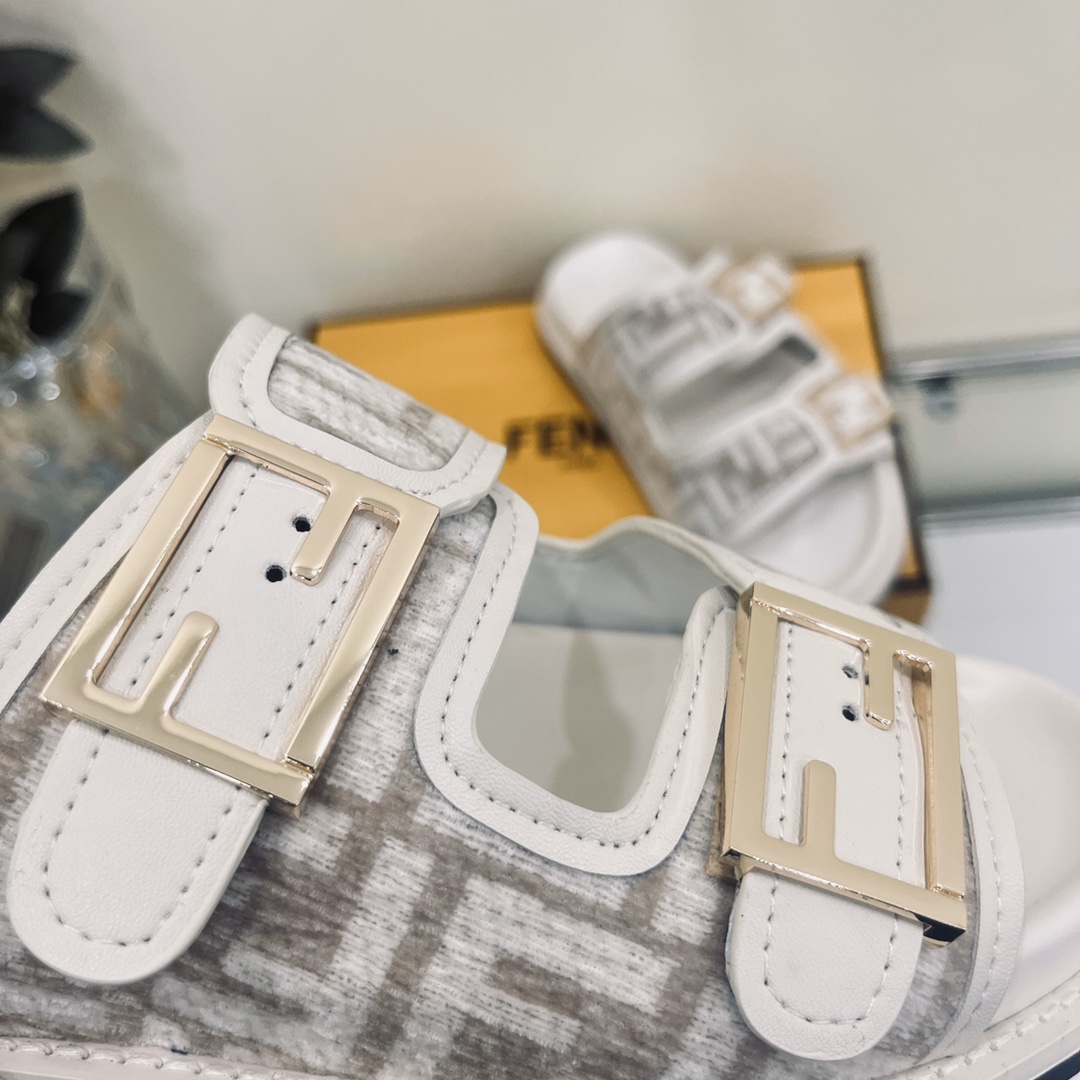 Fendi Feel Slides - FashionPlug
