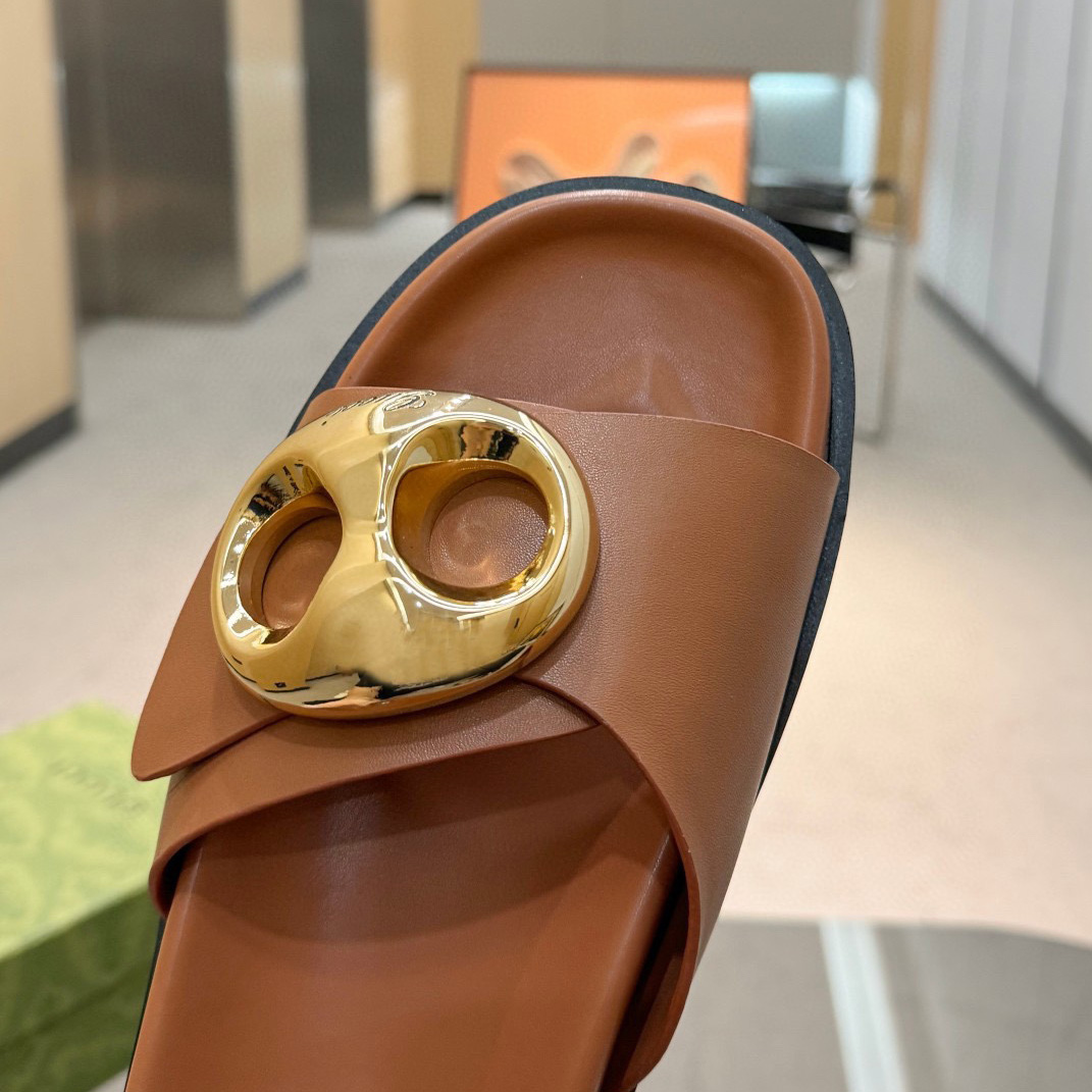 Gucci Women's Marina Chain Slide Sandal - FashionPlug