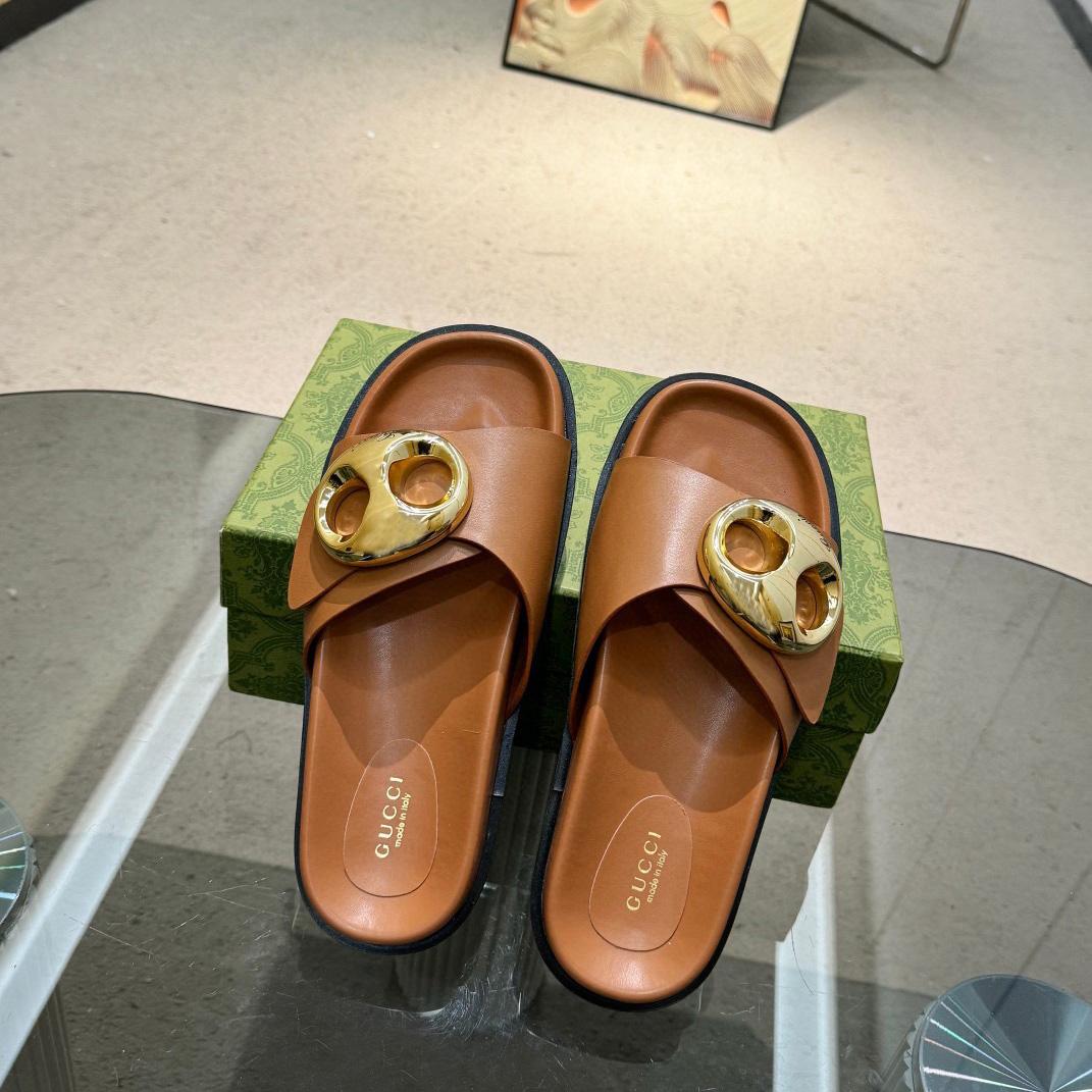 Gucci Women's Marina Chain Slide Sandal - FashionPlug