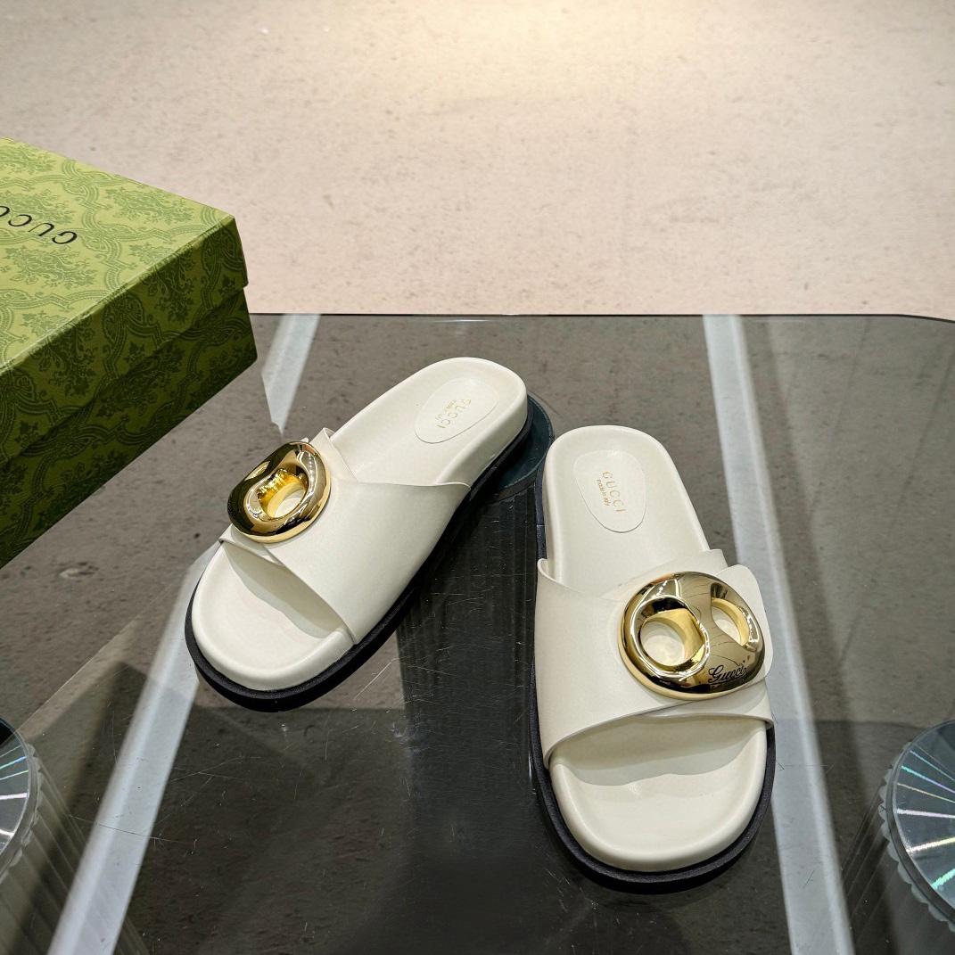 Gucci Women's Marina Chain Slide Sandal - FashionPlug