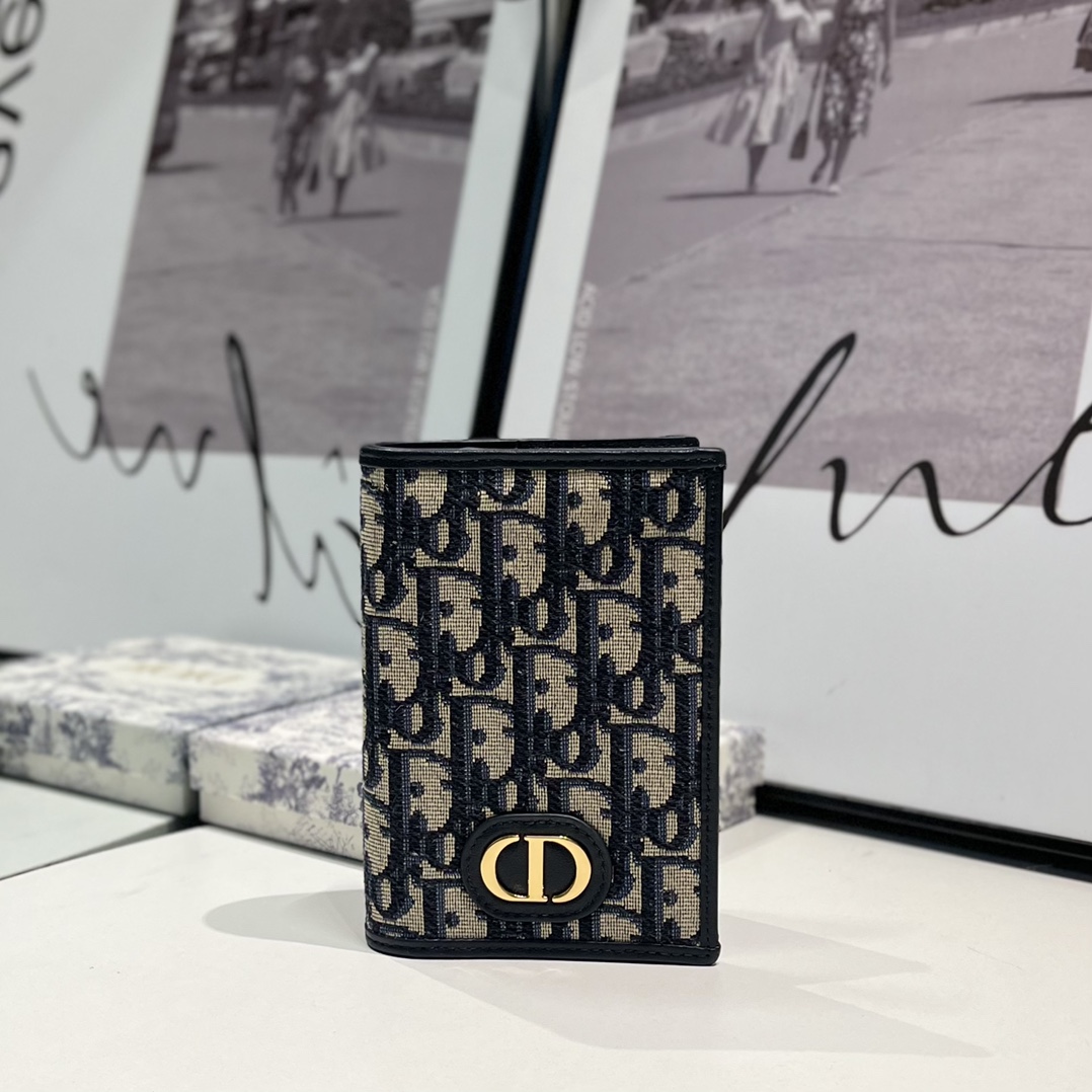 Dior 30 Montaigne Passport Holder - FashionPlug