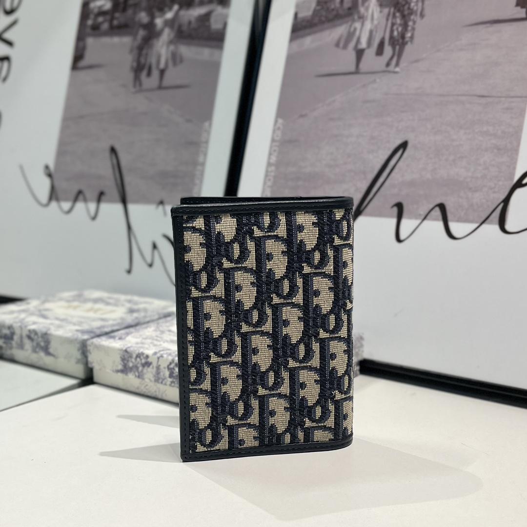 Dior 30 Montaigne Passport Holder - FashionPlug