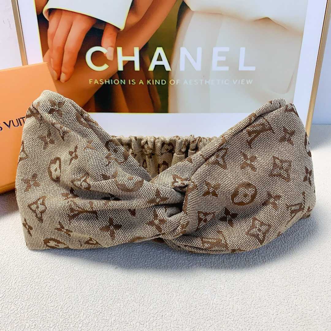 Louis Vuitton headband - FashionPlug