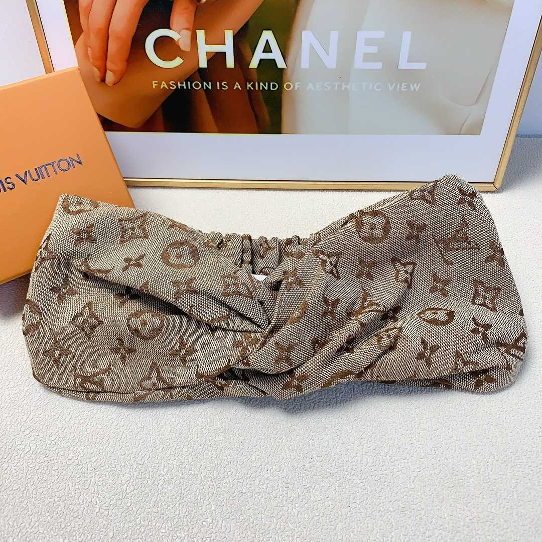 Louis Vuitton headband - FashionPlug