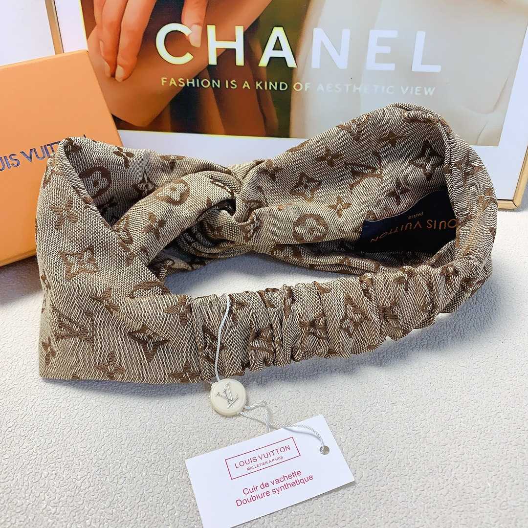 Louis Vuitton headband - FashionPlug