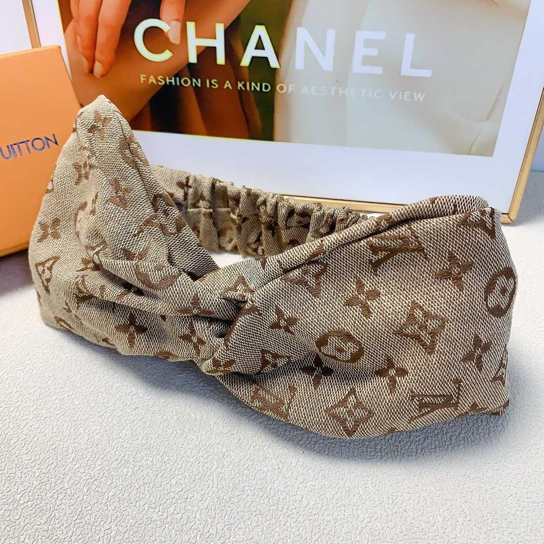 Louis Vuitton headband - FashionPlug