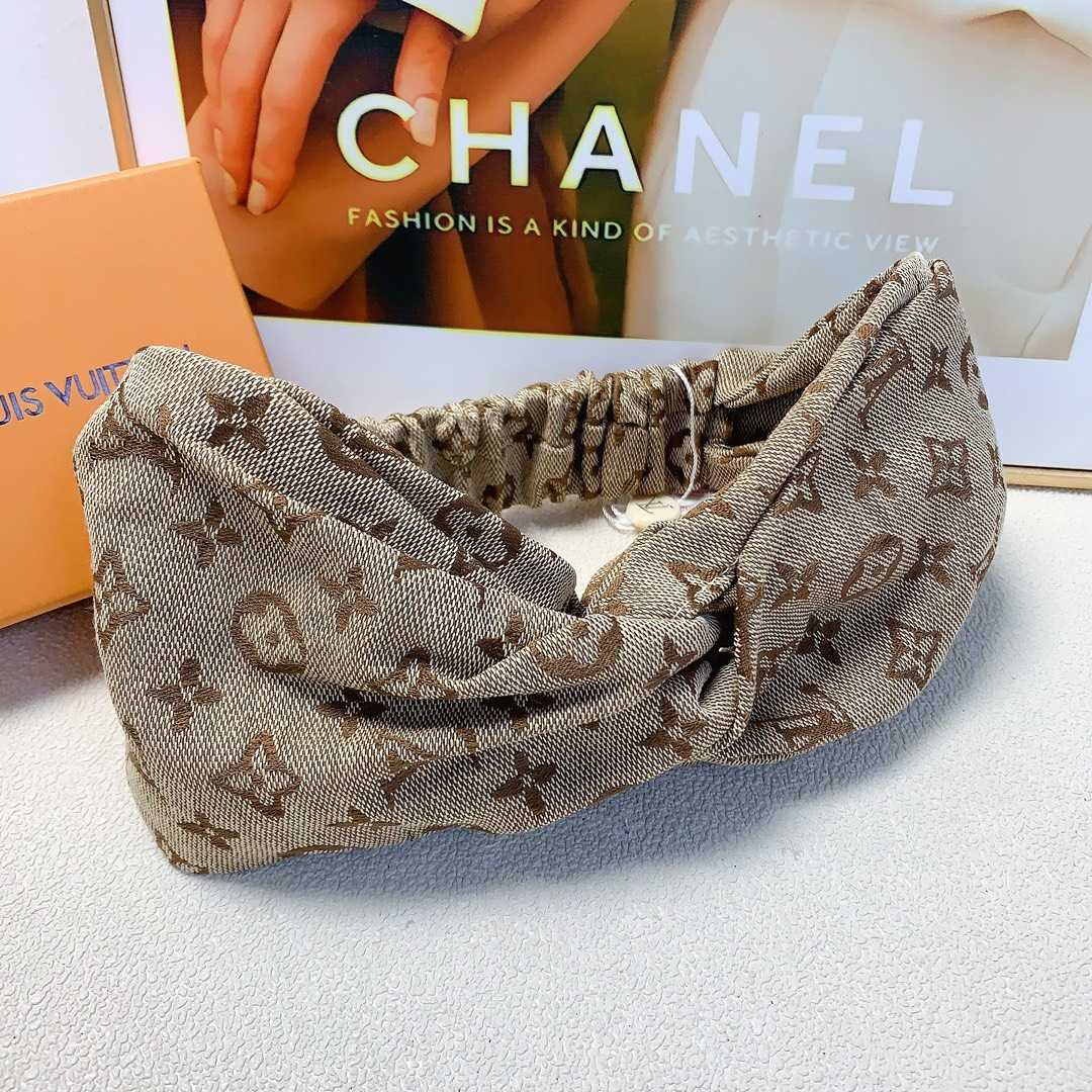 Louis Vuitton headband - FashionPlug