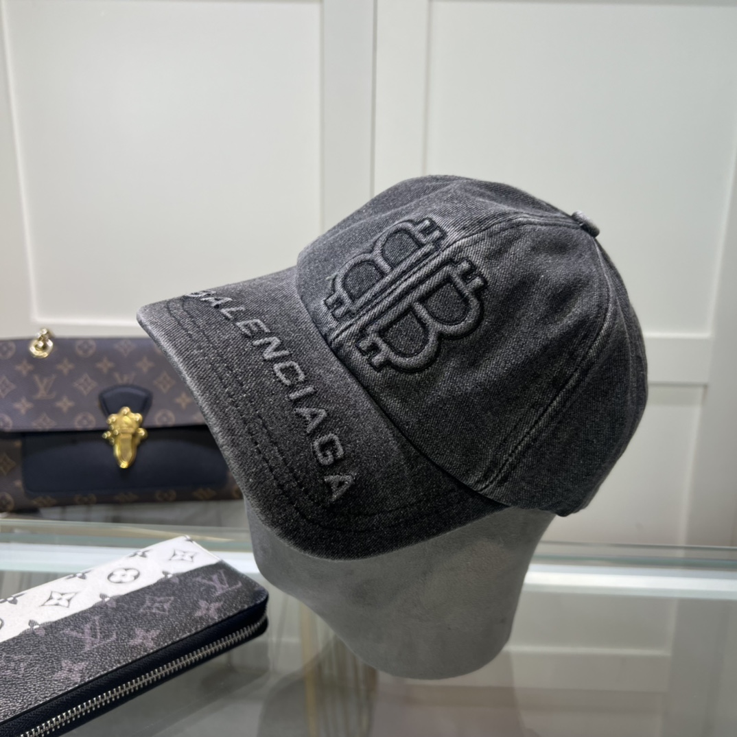 Balenciaga Cap - FashionPlug