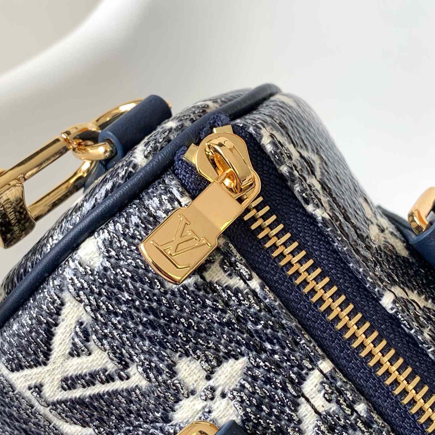 Louis Vuitton Speedy Bandoulière 20   M23069 - FashionPlug