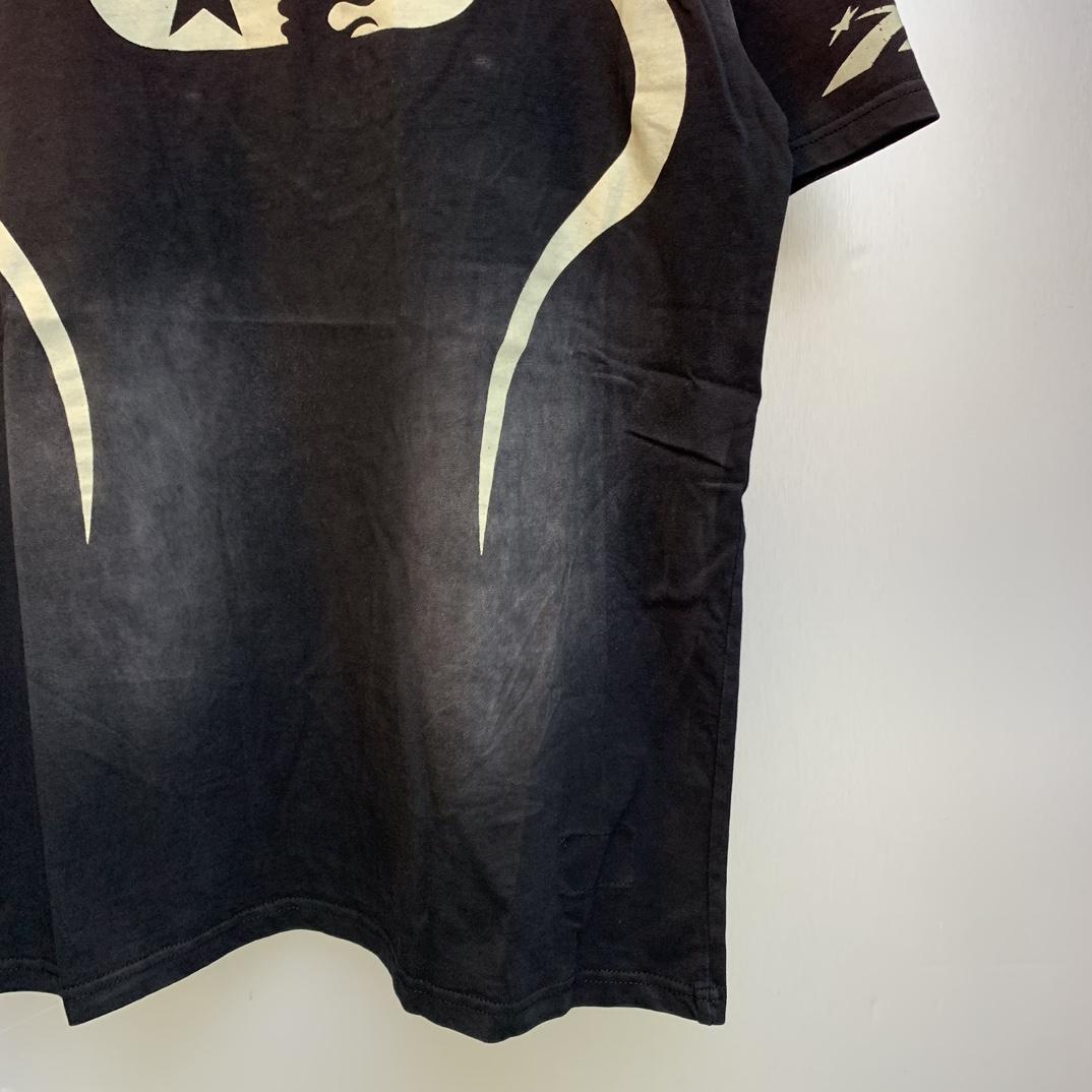 Hellstar Warm Up T-shirt - FashionPlug