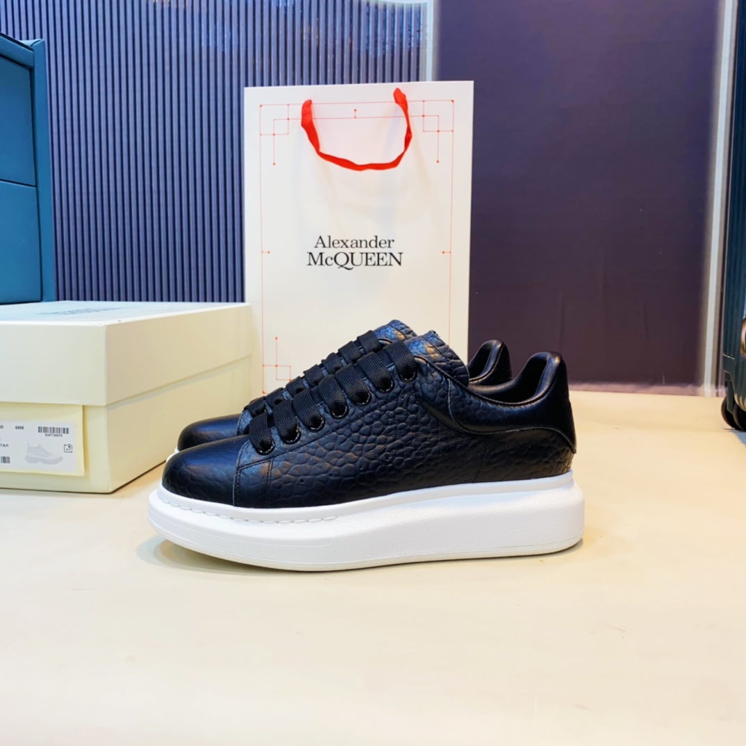 Alexander Mcqueen Oversized sneakers - FashionPlug
