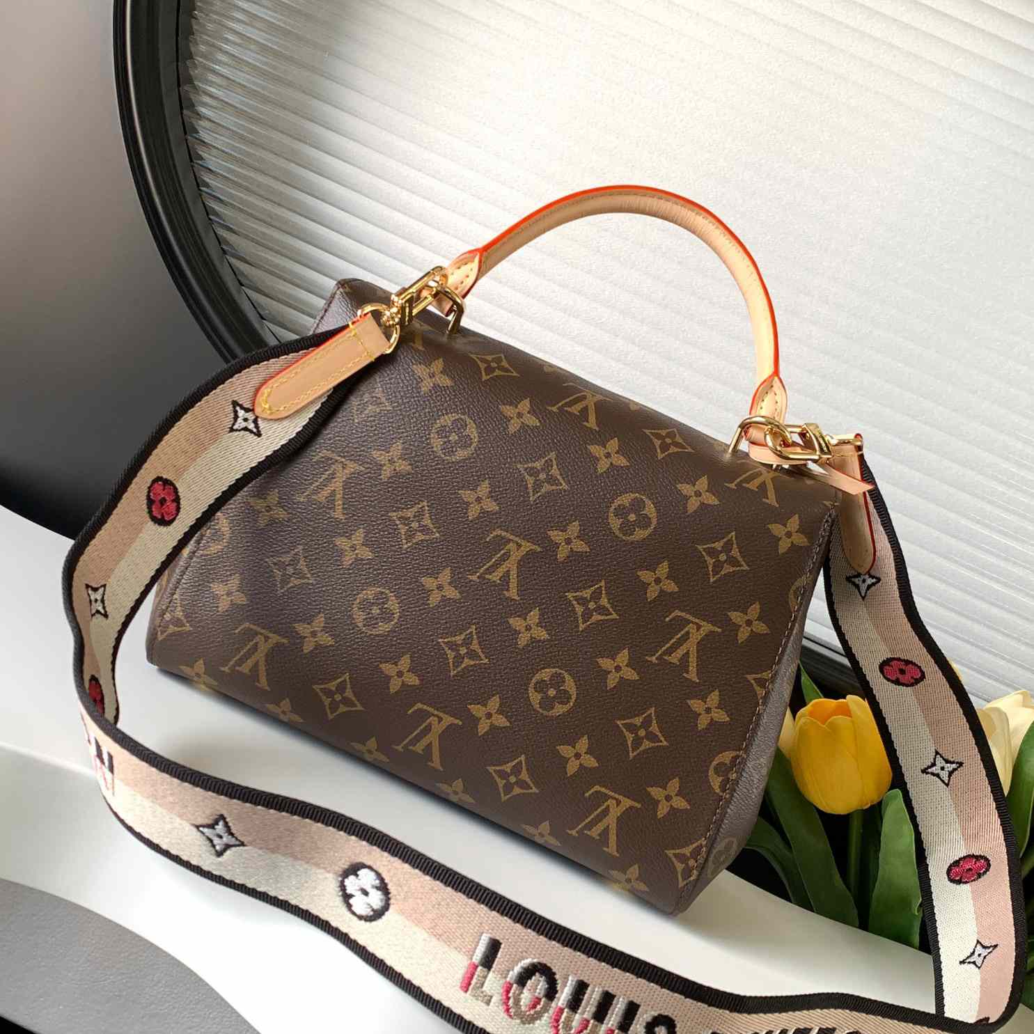 Louis Vuitton Cluny BB  M46372 - FashionPlug