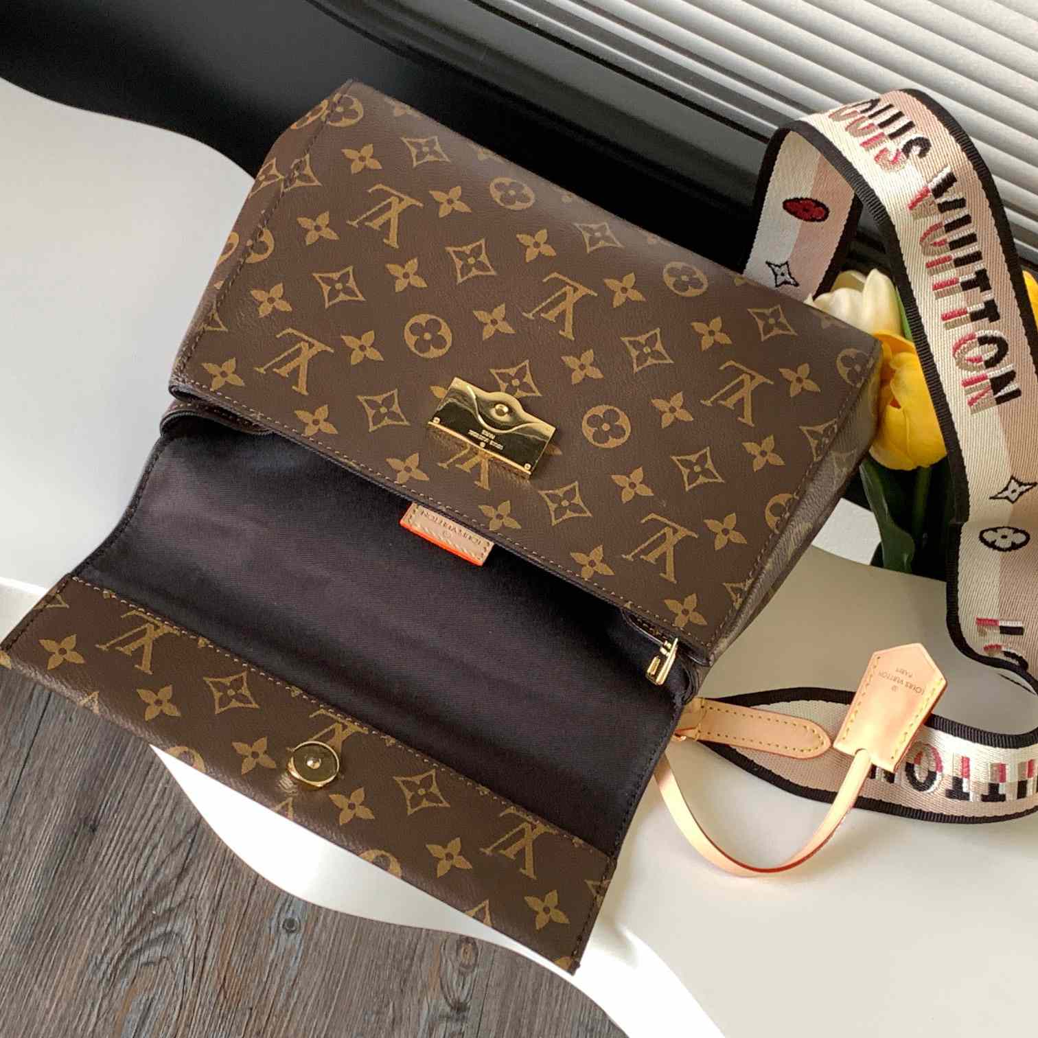 Louis Vuitton Cluny BB  M46372 - FashionPlug