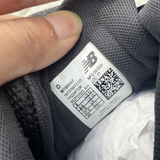 New Balance 1906R Sneakers      M1906AF  - FashionPlug