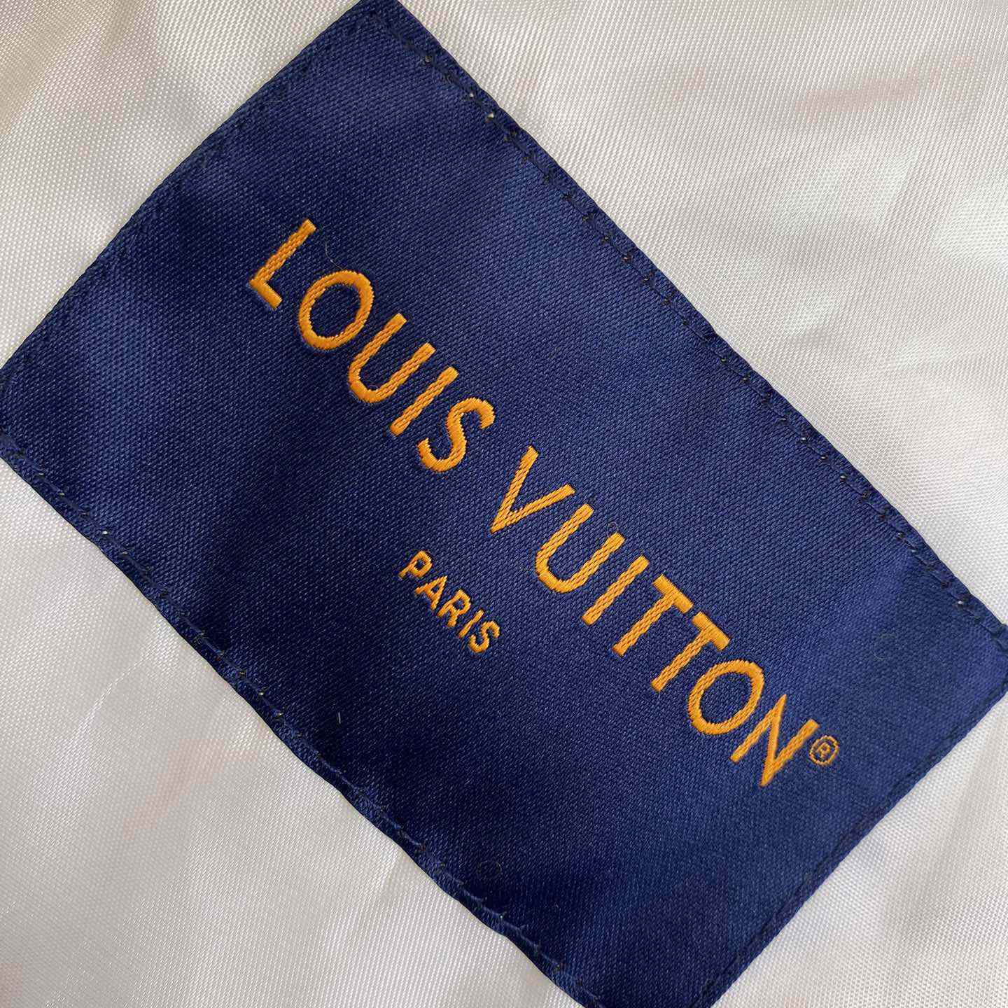 Louis Vuitton Mink Trucker Jacket   1AFXB7 - FashionPlug
