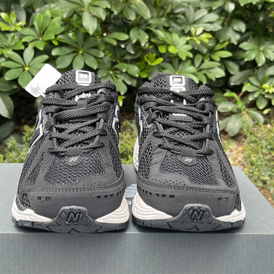 New Balance 1906R Sneakers      M1906RFB  - FashionPlug