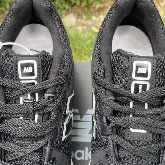 New Balance 1906R Sneakers      M1906RFB  - FashionPlug
