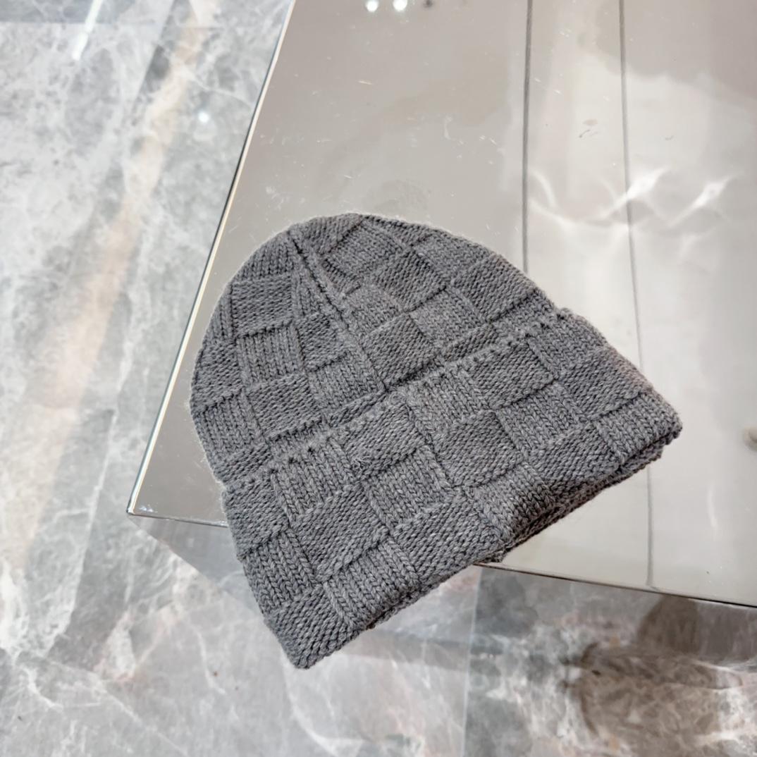 Louis Vuitton Pearls Beanie - FashionPlug