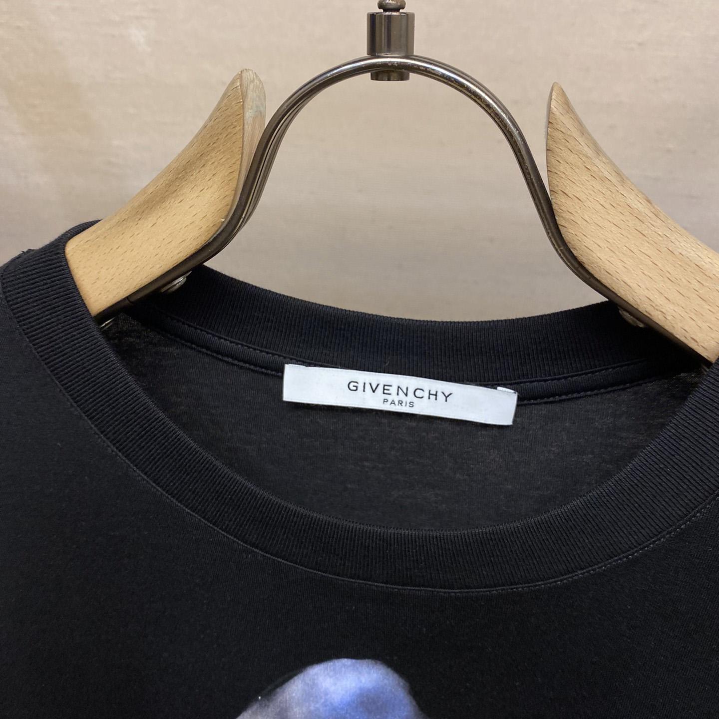 Givenchy Black Shark T-Shirt - FashionPlug