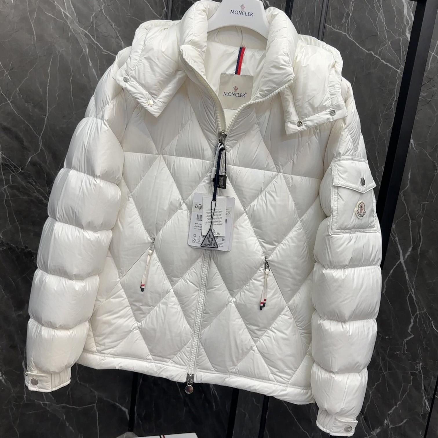 Moncler Averole Short Down Jacket - FashionPlug