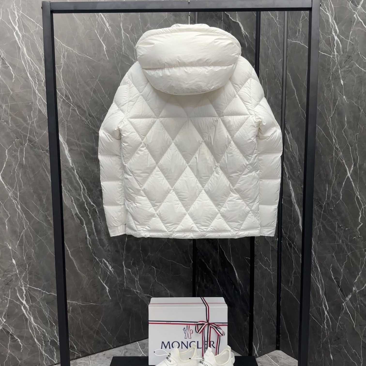 Moncler Averole Short Down Jacket - FashionPlug