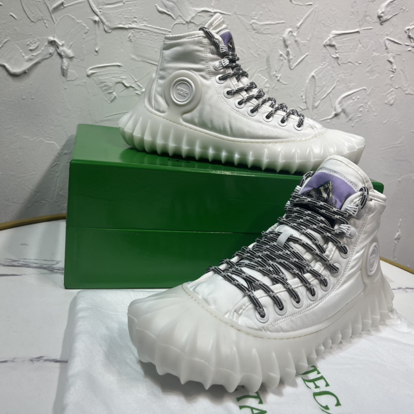 Bottega Veneta Denver Sneaker - FashionPlug