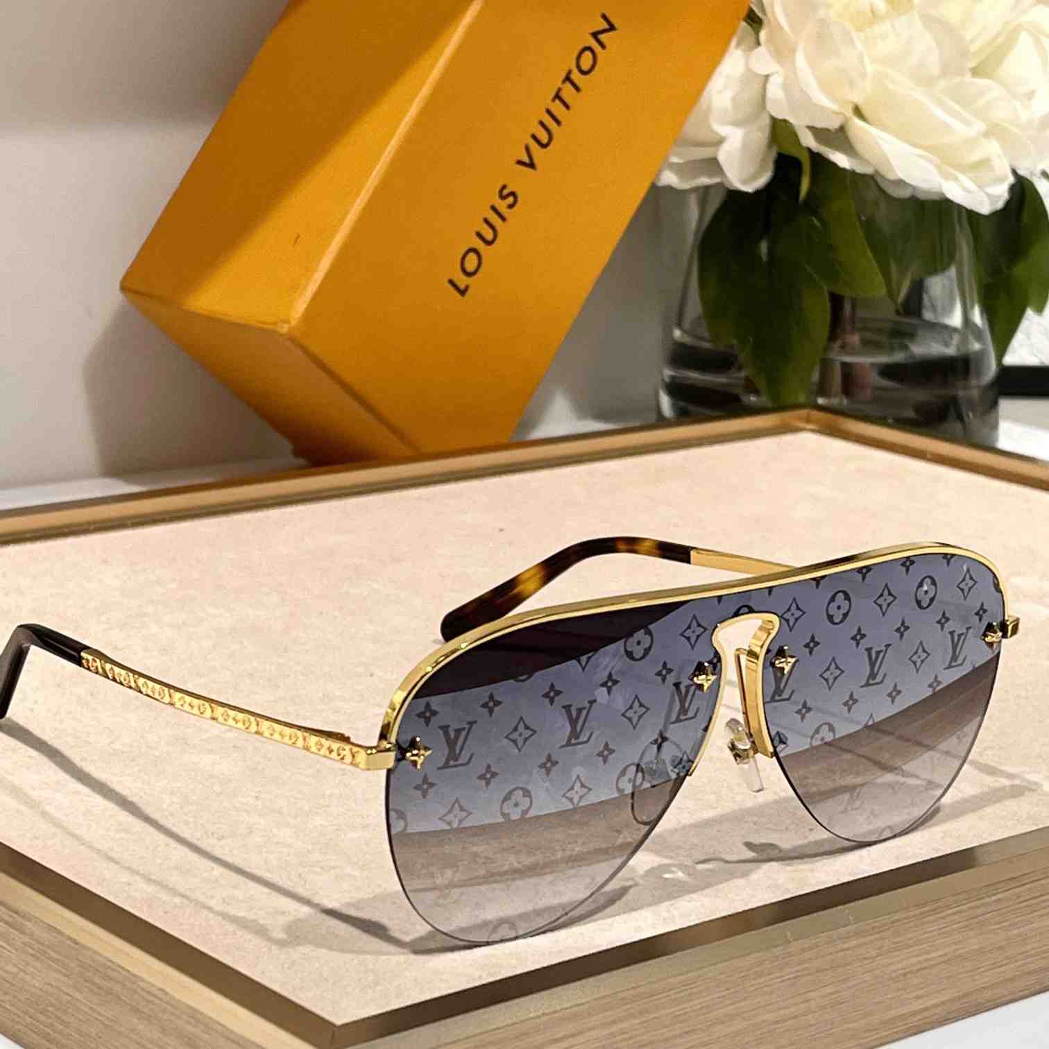 Louis Vuitton Grease Mask Sunglasses  Z1469 - FashionPlug