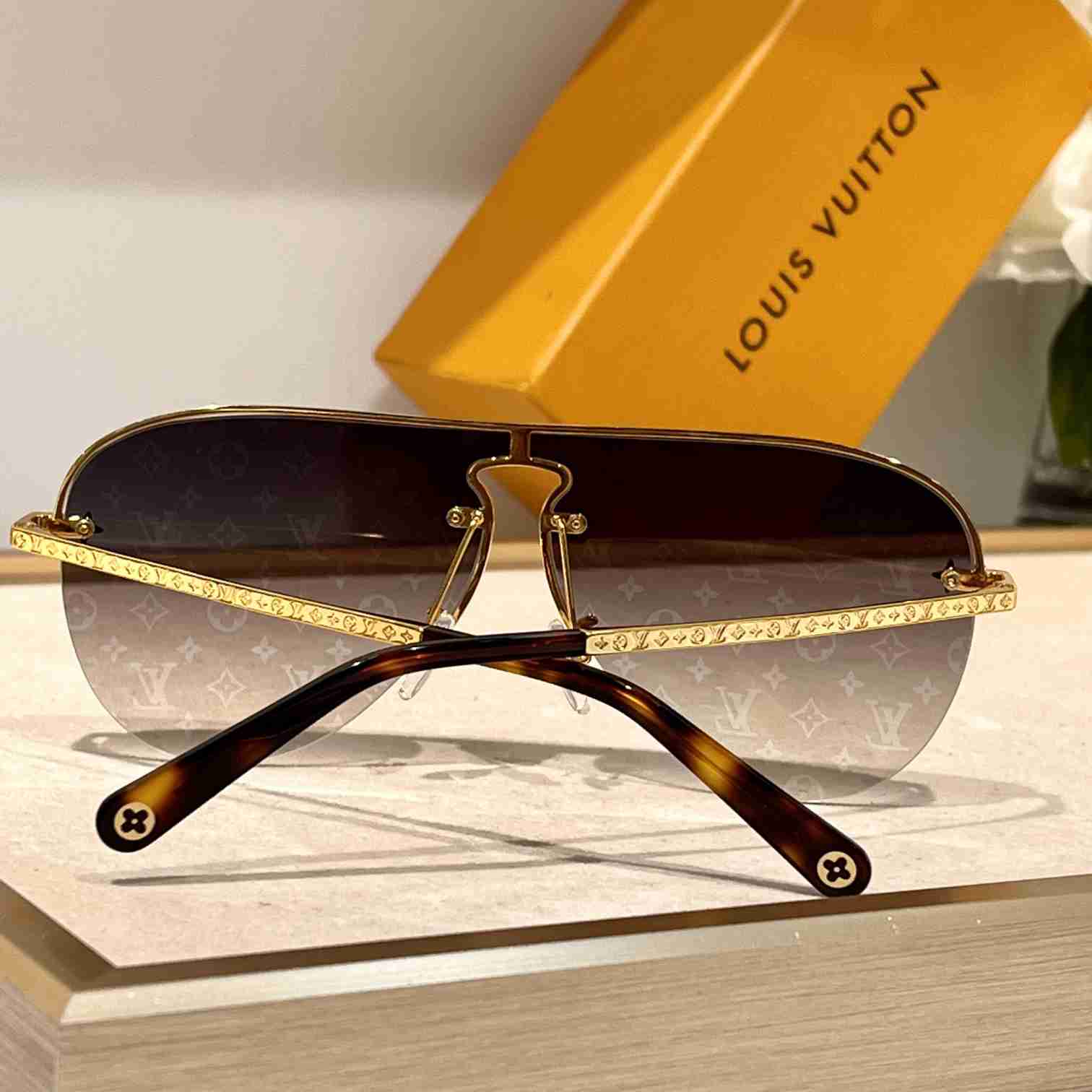 Louis Vuitton Grease Mask Sunglasses  Z1469 - FashionPlug