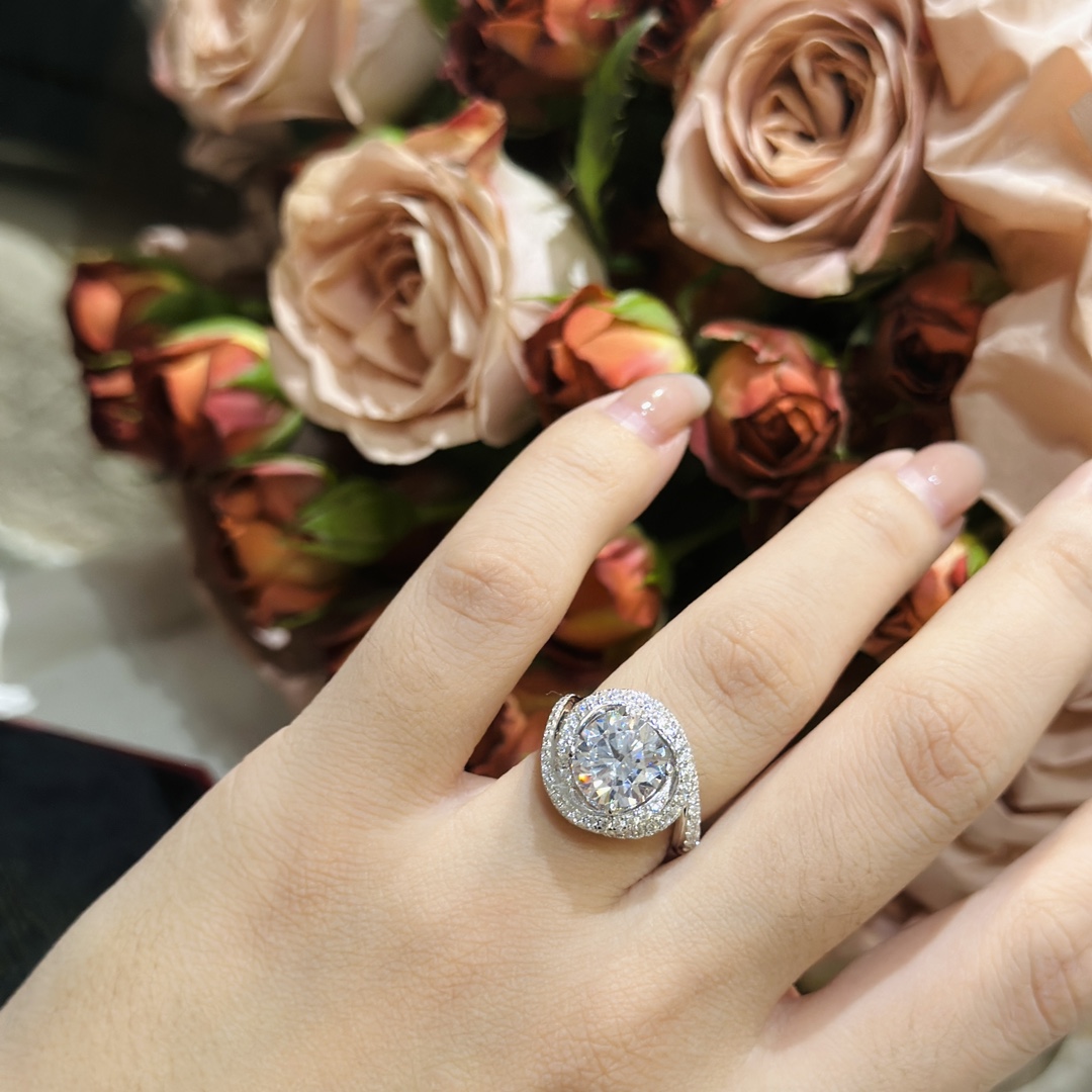 Cartier Ring - FashionPlug