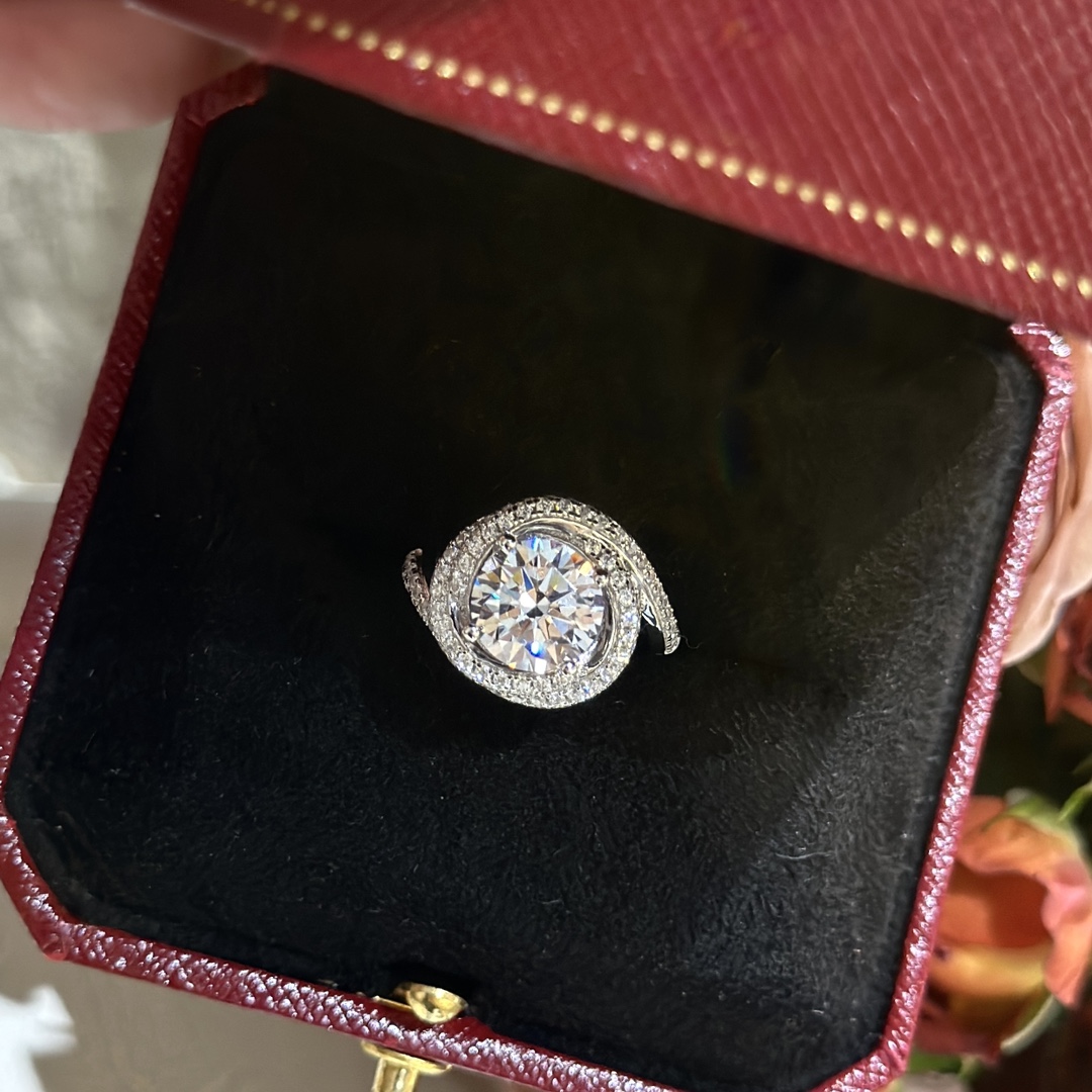 Cartier Ring - FashionPlug