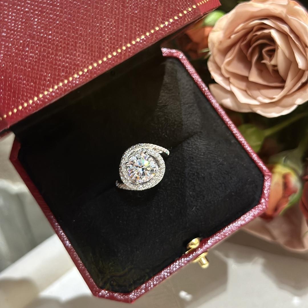 Cartier Ring - FashionPlug