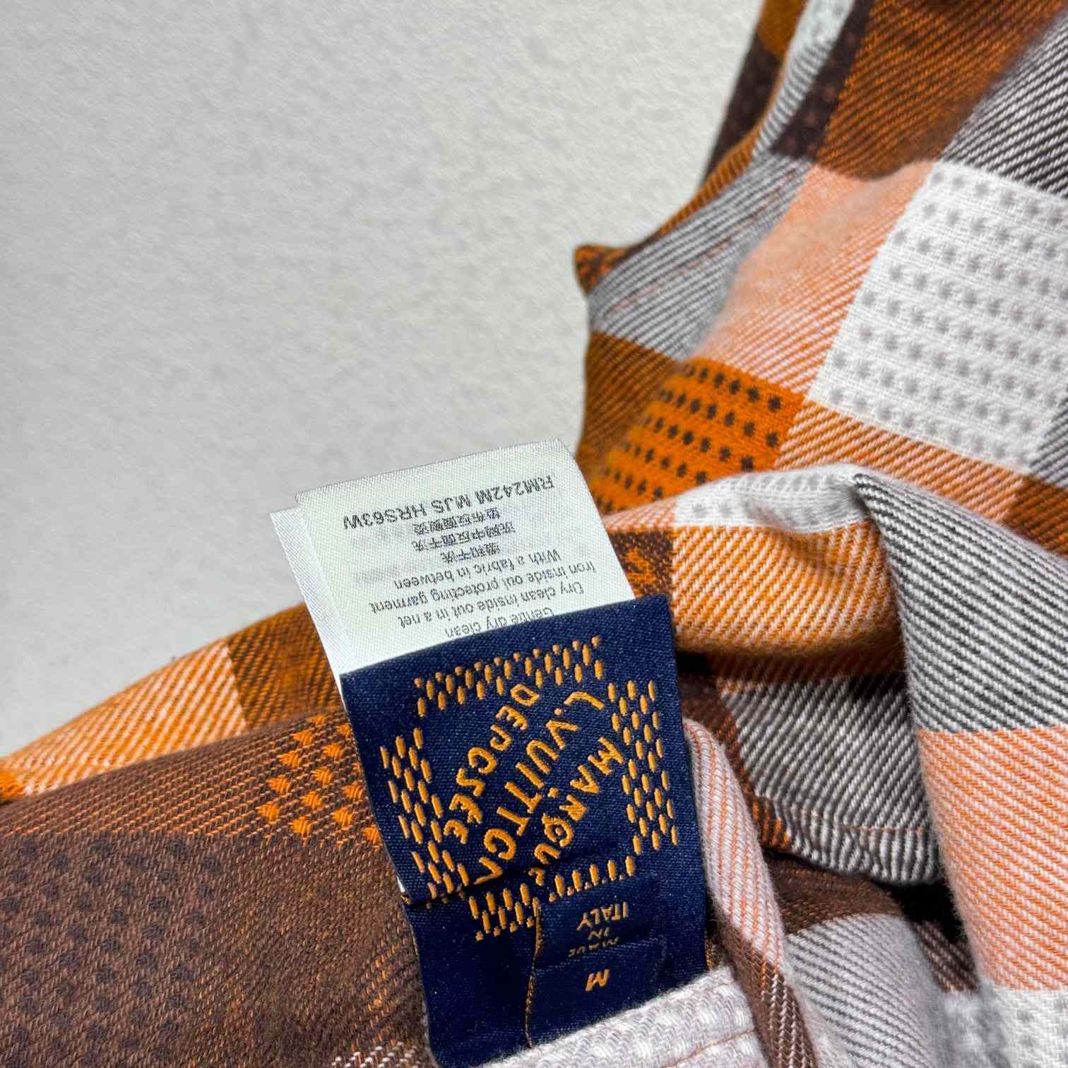 Louis Vuitton Button-Down Long-Sleeved Flannel Shirt  1AFXSJ - FashionPlug