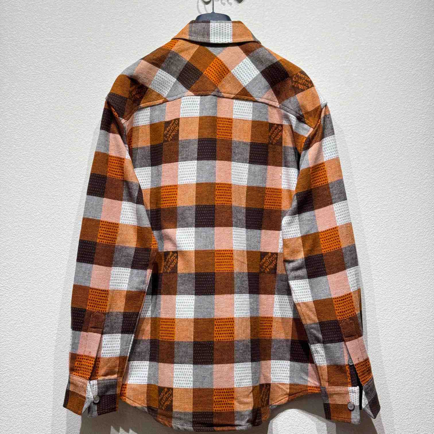 Louis Vuitton Button-Down Long-Sleeved Flannel Shirt  1AFXSJ - FashionPlug