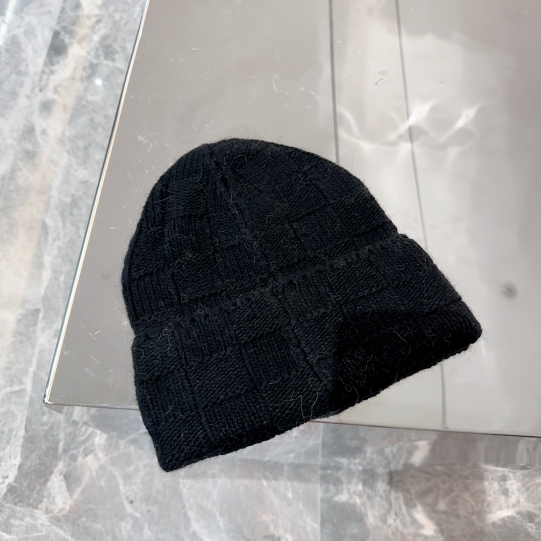 Louis Vuitton Pearls Beanie - FashionPlug