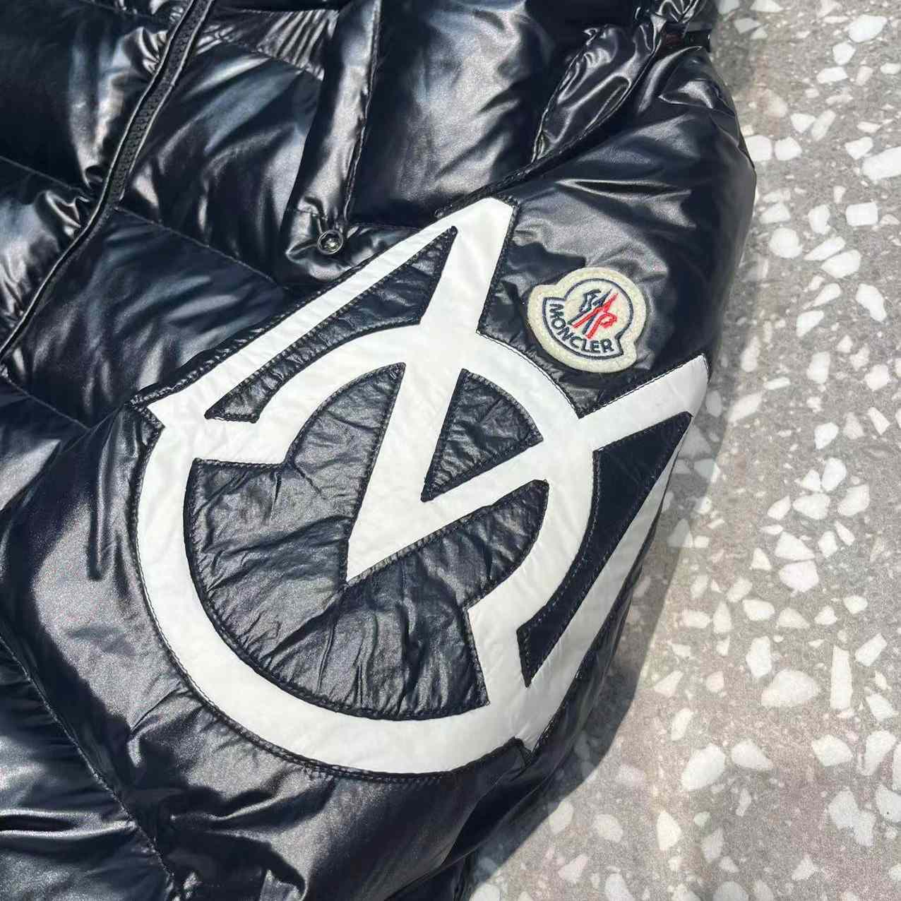 Moncler Saulx Short Down Jacket - FashionPlug