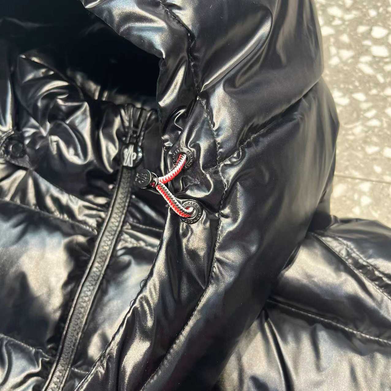 Moncler Saulx Short Down Jacket - FashionPlug
