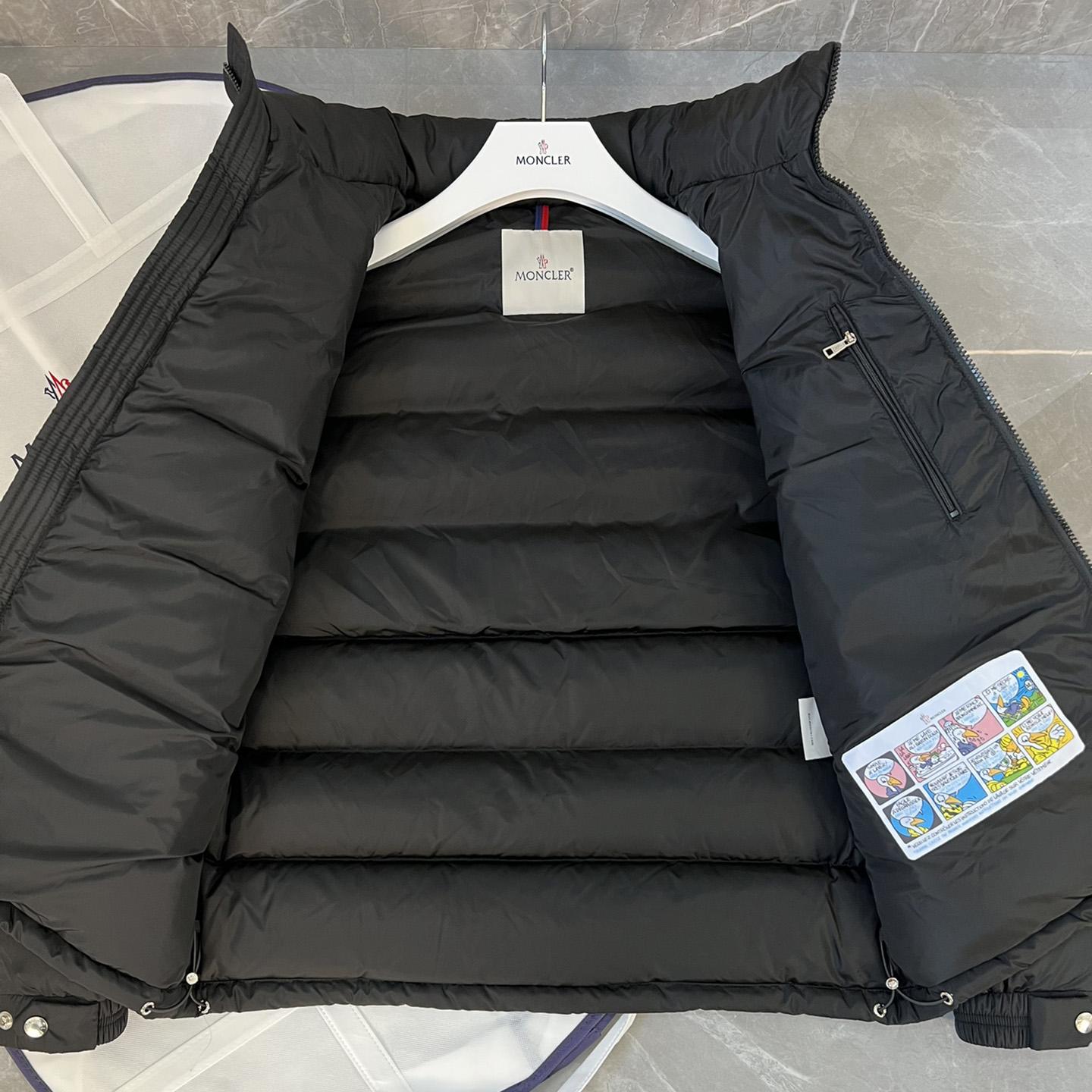 Moncler Bourne Short Down Jacket - FashionPlug