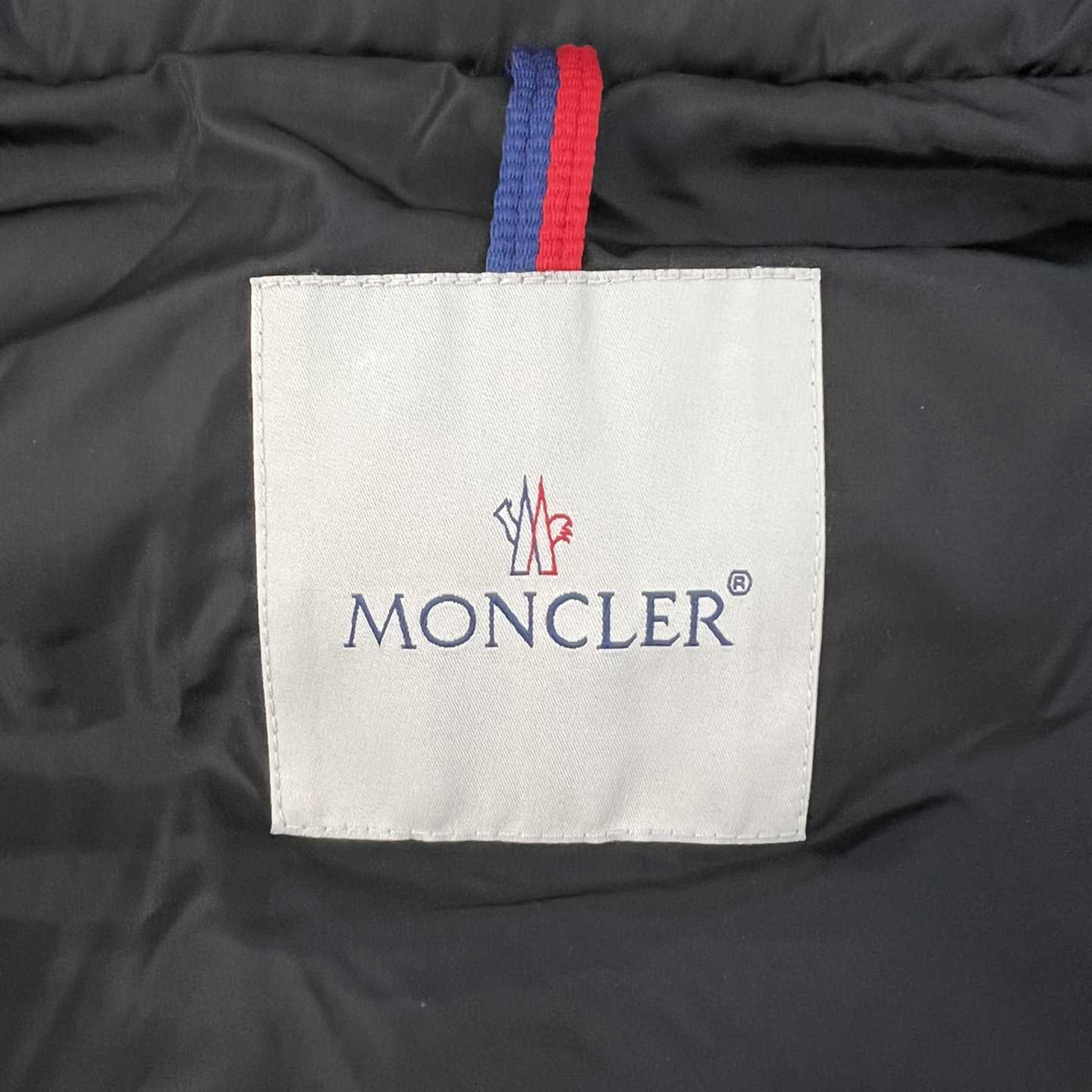 Moncler Bourne Short Down Jacket - FashionPlug