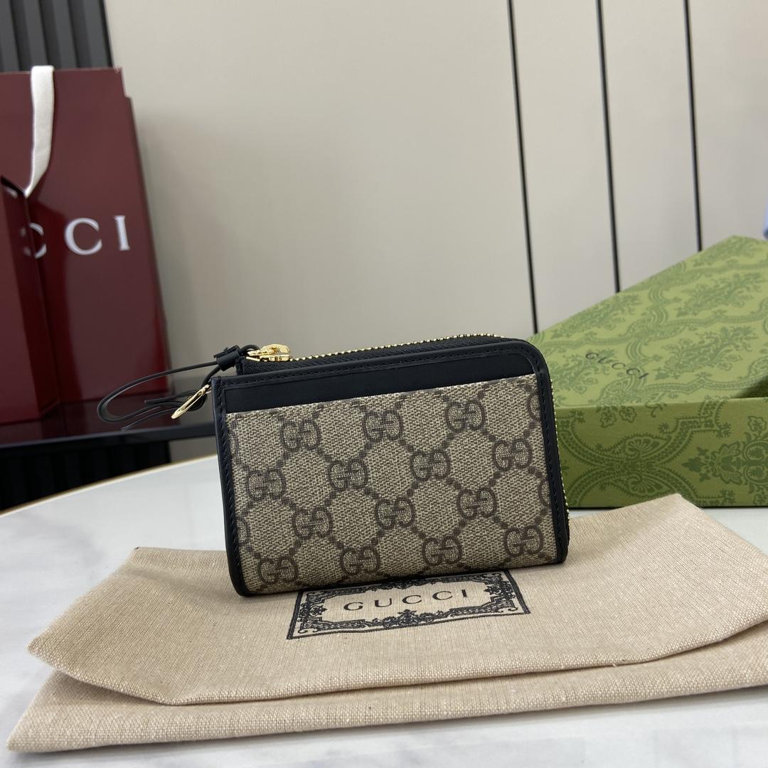 Gucci GG Emblem Zip Card Case - FashionPlug